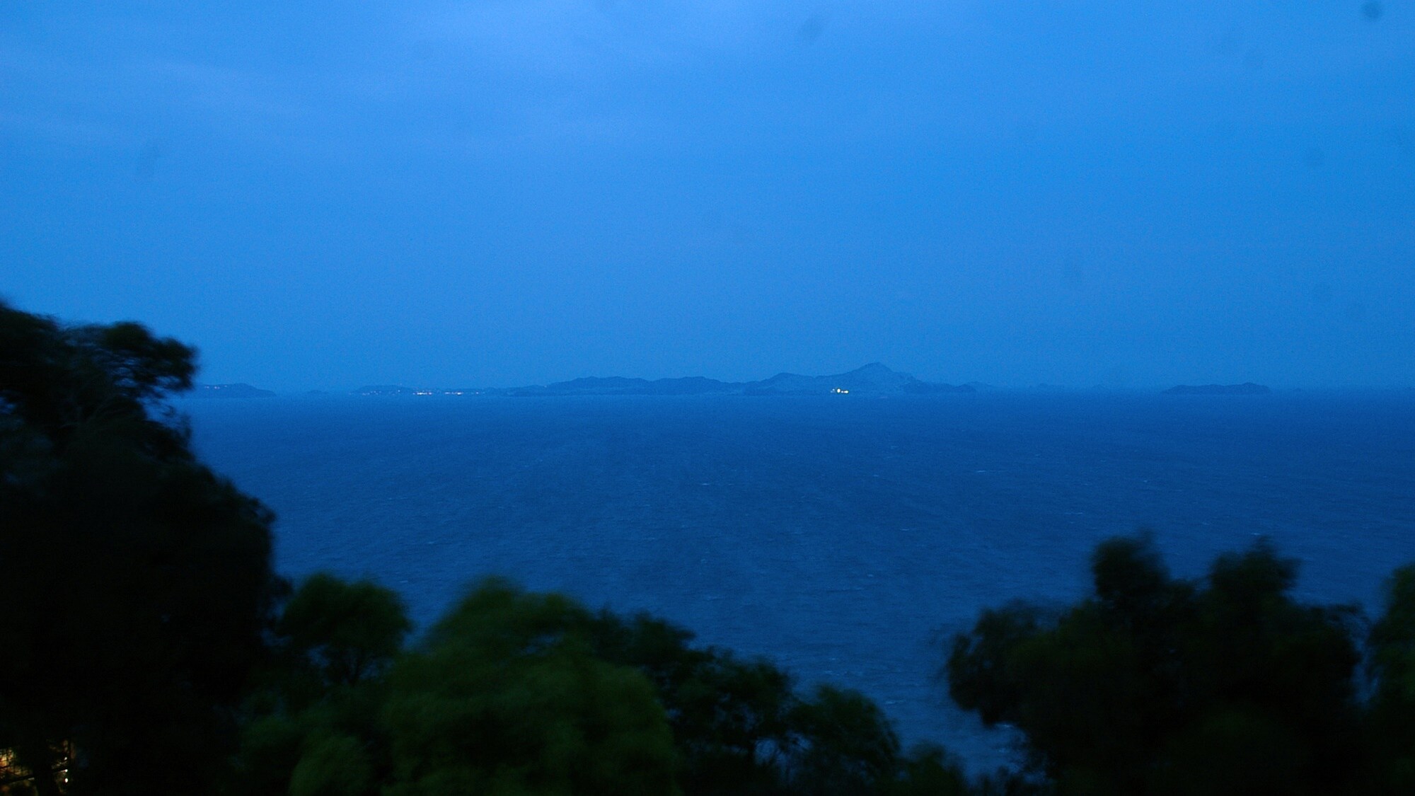* [西式双床房] 禁烟、山景、浴缸、恒温马桶