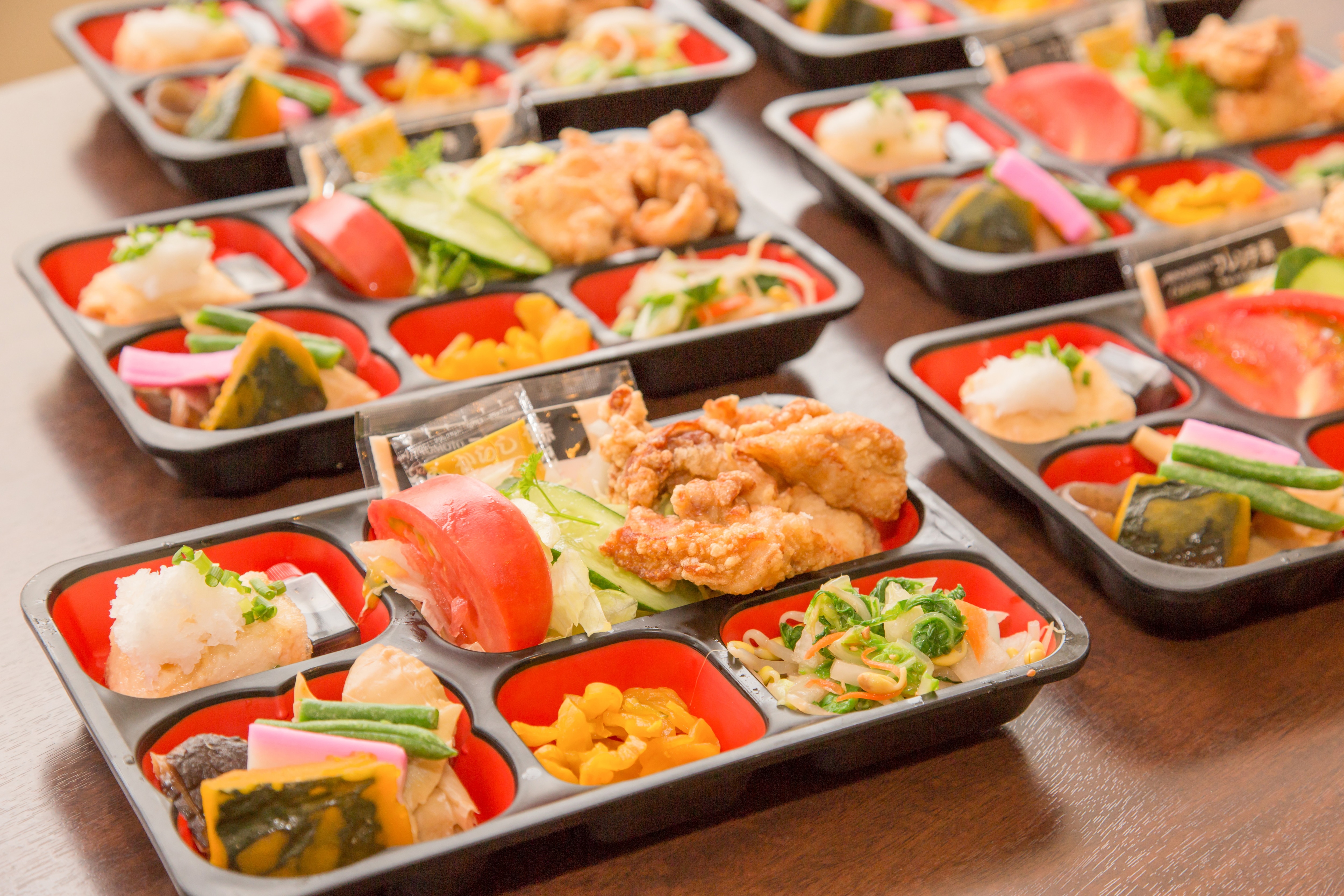 □ Night Bento □ Thursday is delicious fried chicken day, and we recommend the extra large portion of rice for +100 yen!
