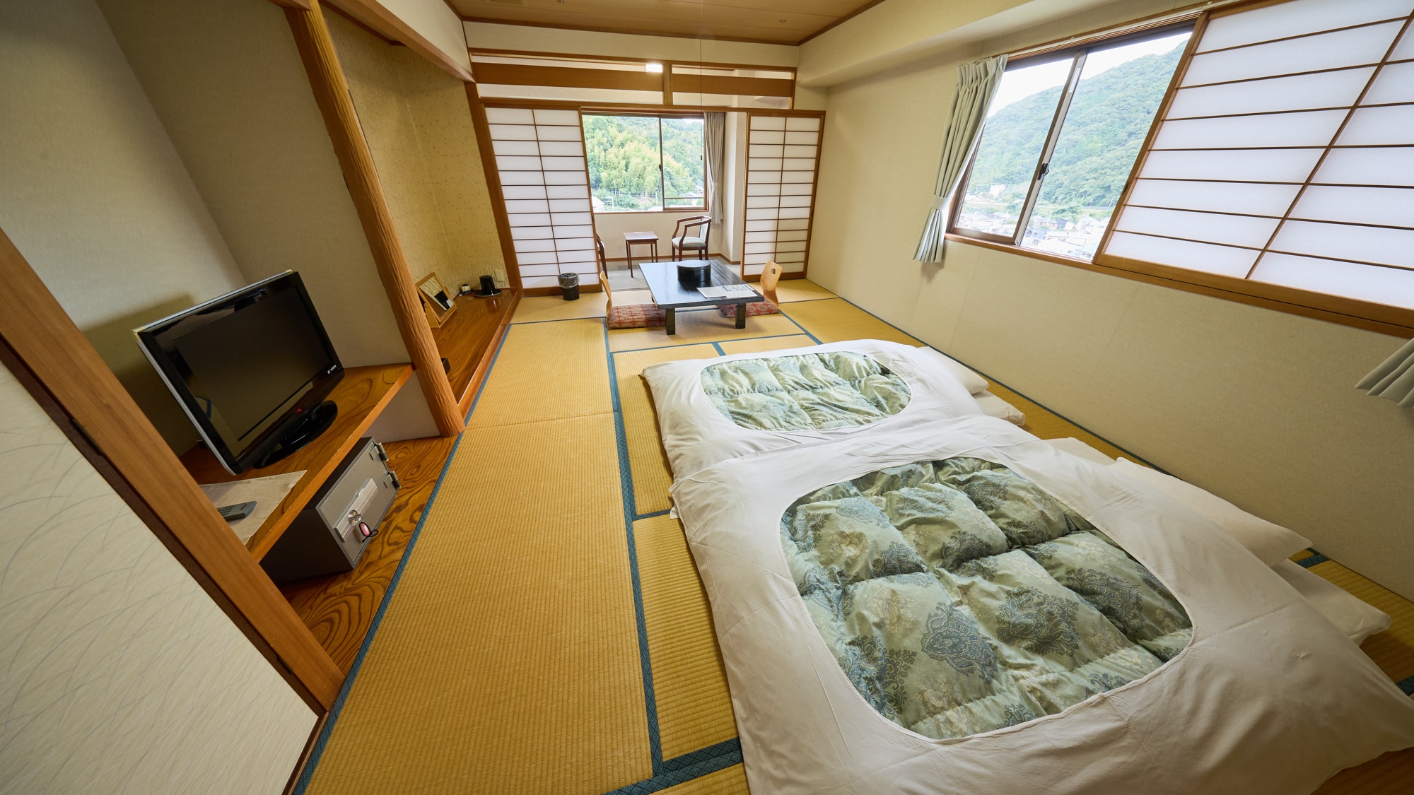 Japanese-style room 12 tatami mats (44.1 square meters)