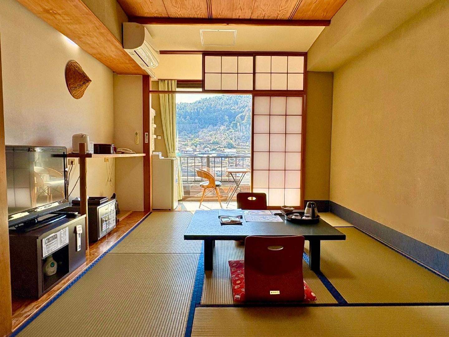 Japanese-style room (8 tatami mats)