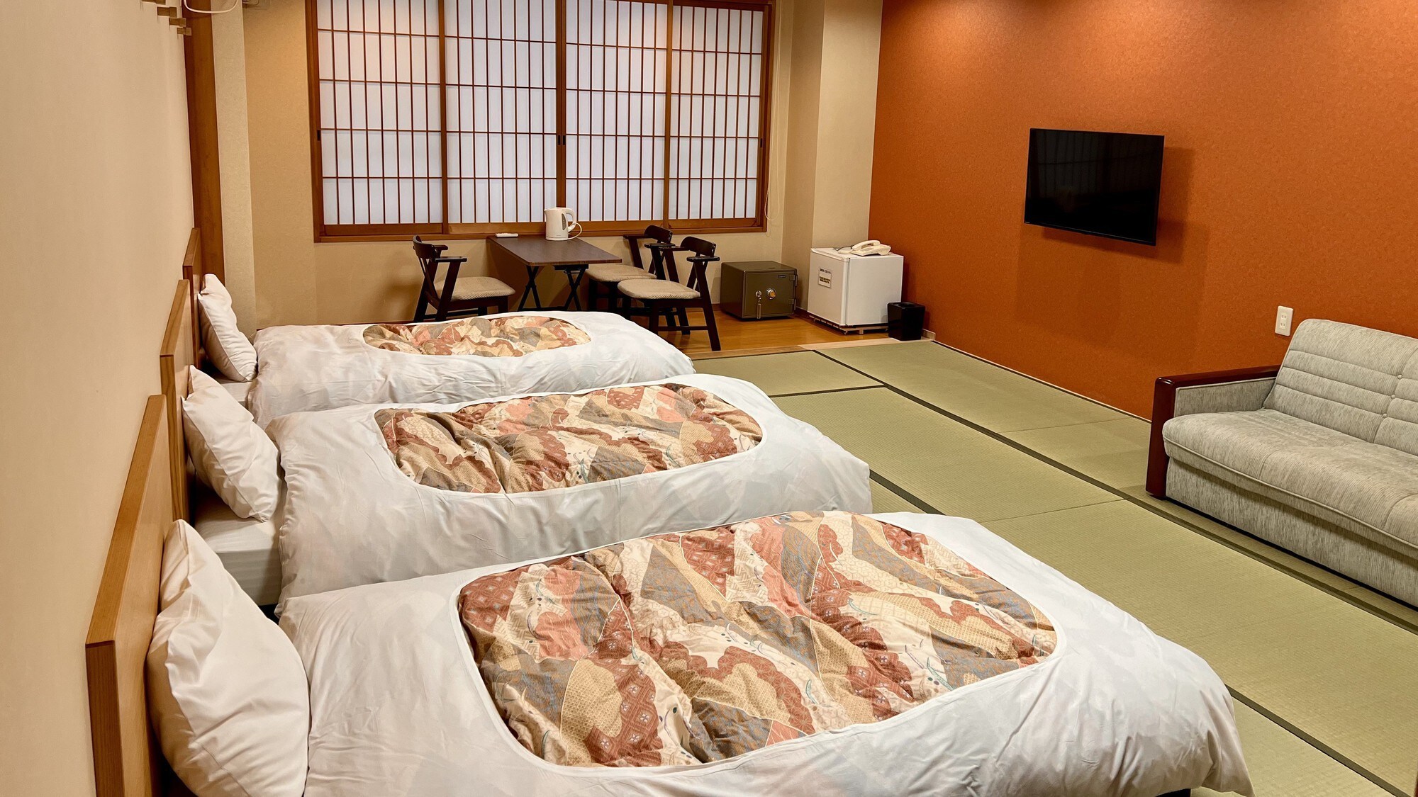 Japanese-style room 15 tatami mats (with bath and toilet)