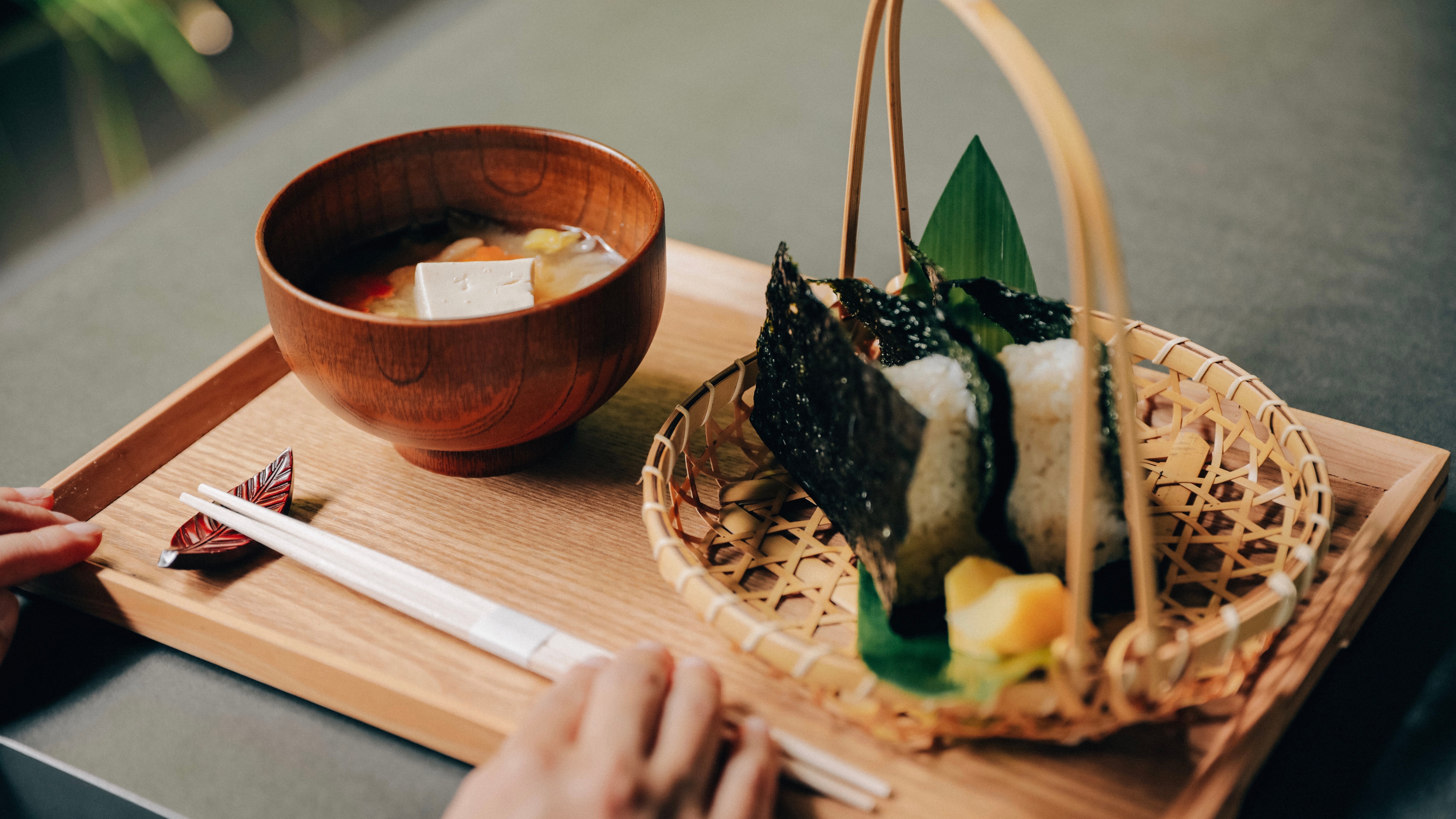 [早餐] 時令食材的飯糰和味噌湯 7:00-10:00