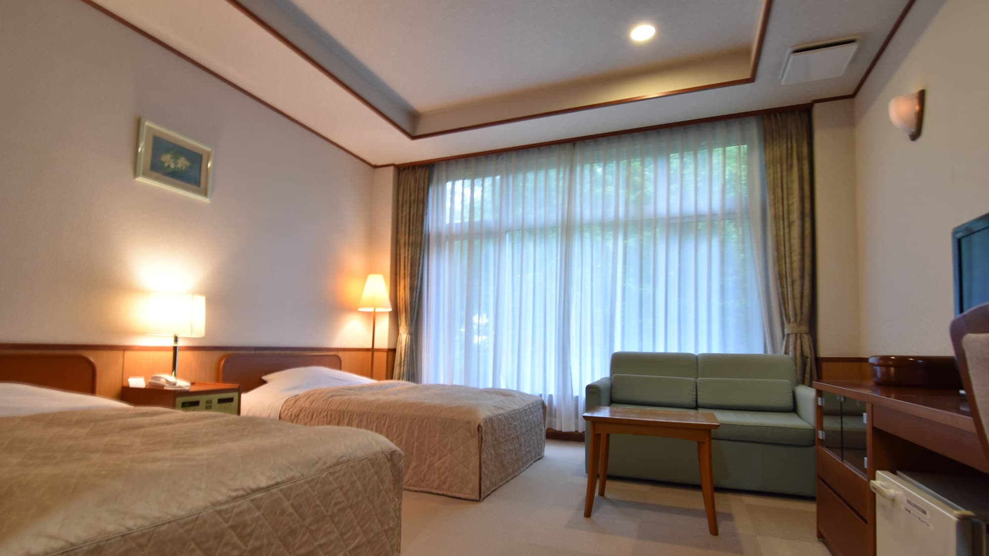 *[Example of guest room: Twin Western-style room] Recommended for business travelers and couples.