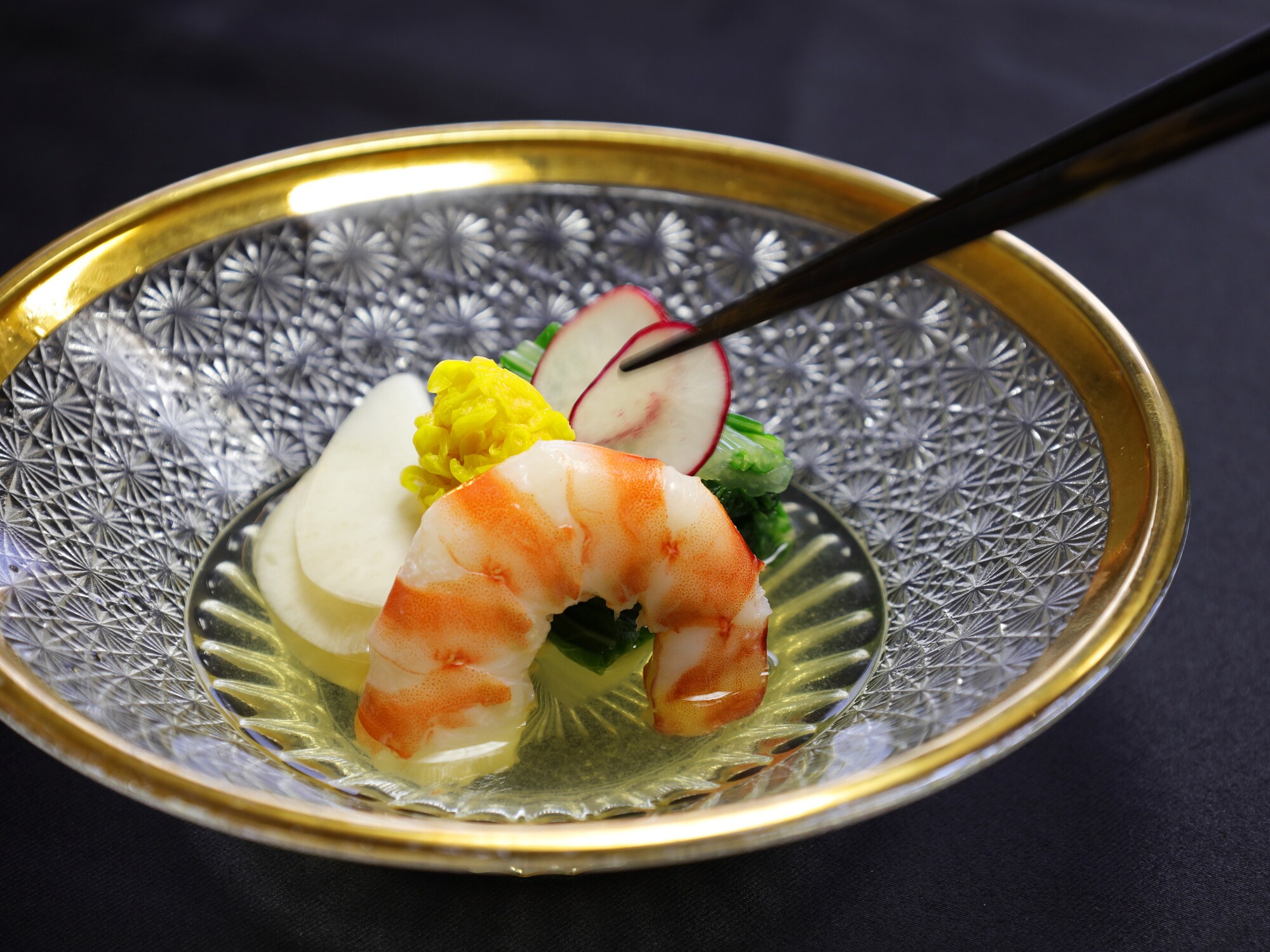 Makanan: Setiap hidangan disiapkan dengan hati-hati