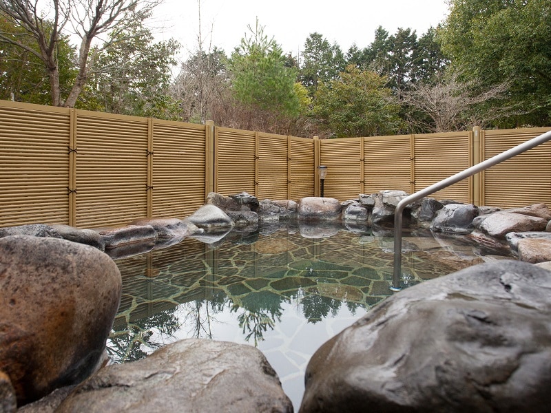 Garden open-air bath attached to the bathhouse