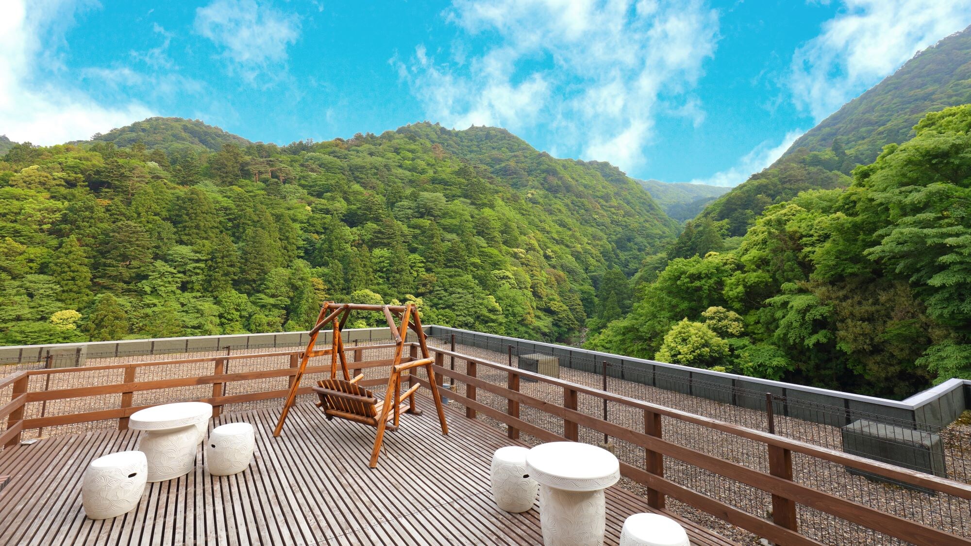 Anyone staying at the hotel can enjoy it! Observation terrace "antelope" overlooking Mt. Gozaisho