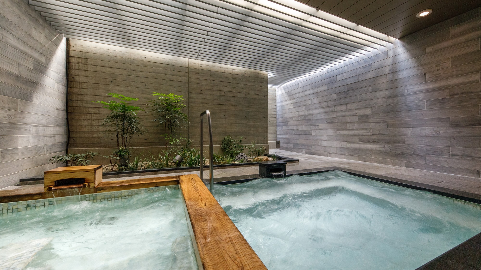 [Large bath] Open-air bath