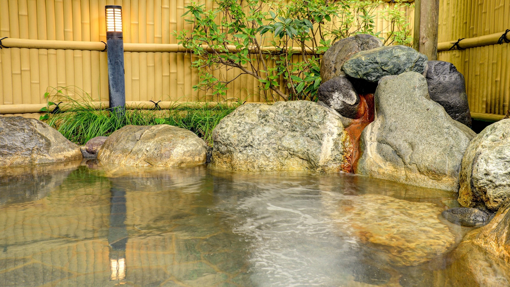 *Open-air bath/The relaxing open-air natural hot spring bath can be rented for private use.