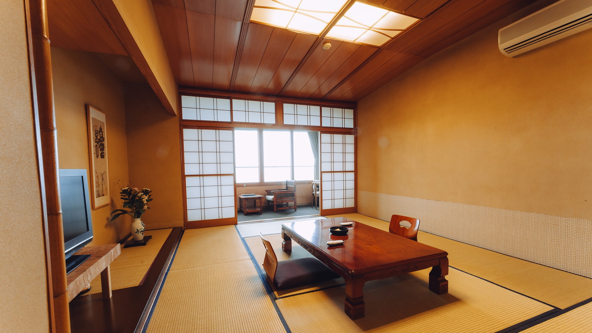 [Main building, one Japanese-style room] Each room has a different style and design.