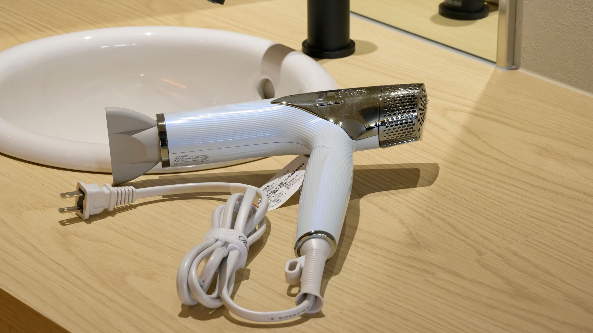 We provide ReFa brand hairdryers to make your stay even more comfortable. Please give them a try.