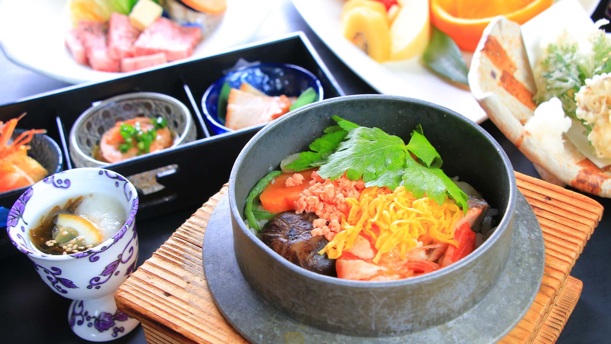 [Choice of rice] The Kamameshi rice, cooked with udon broth and packed with ingredients, is also popular!
