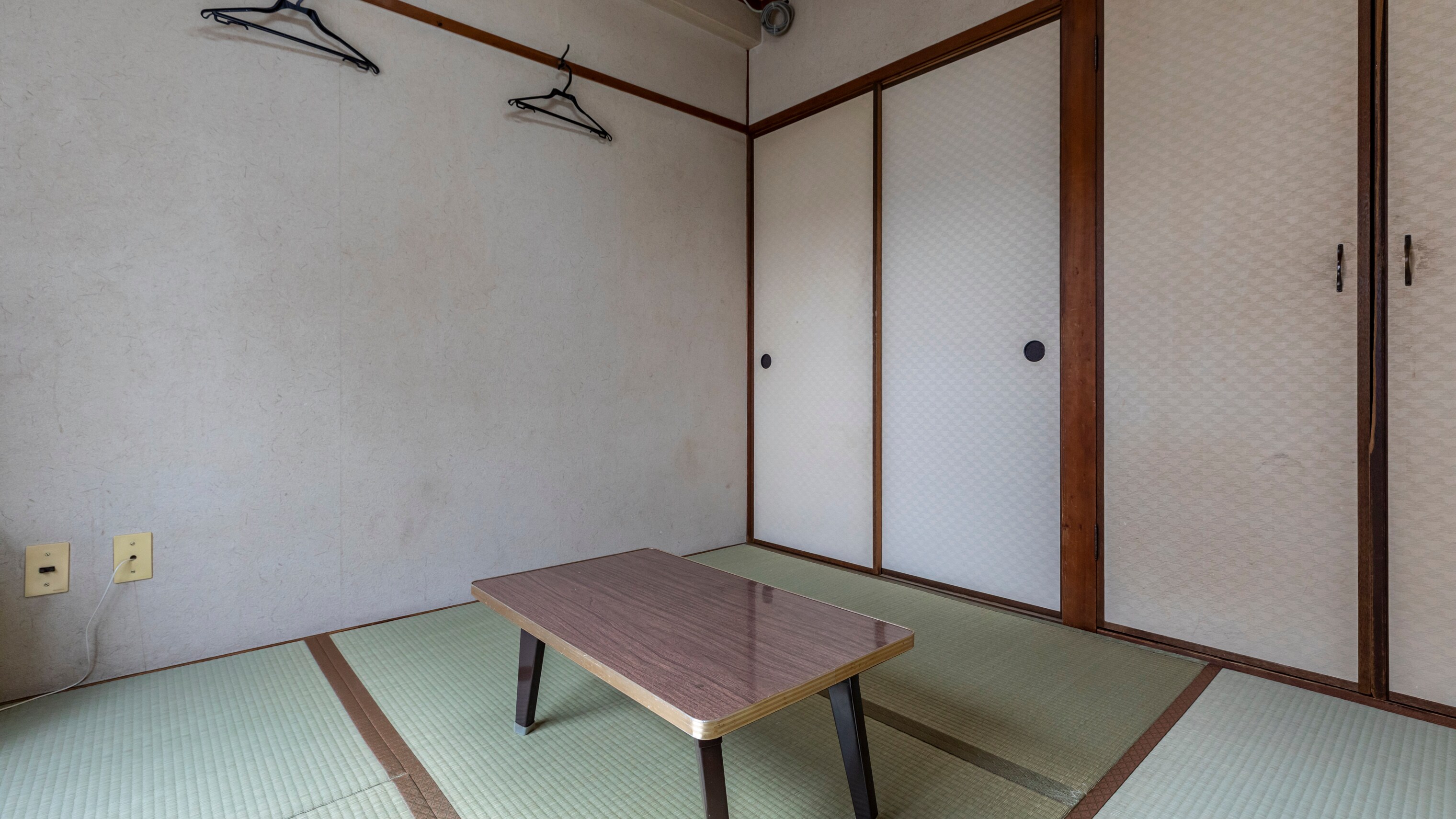 Japanese-style room for 1-2 people (shared bath and toilet)