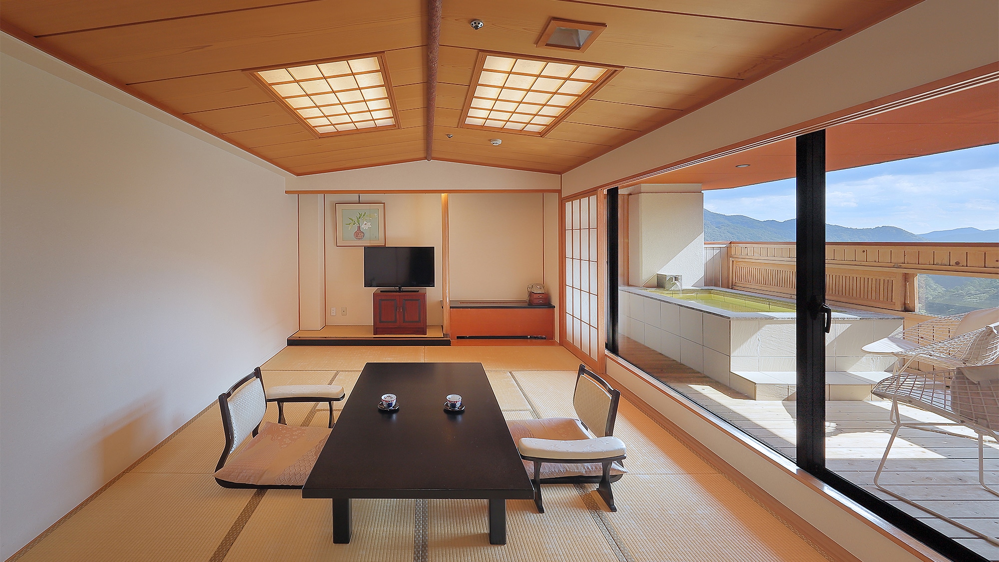 [Japanese-Western style room] Top floor, guest room with open-air bath
