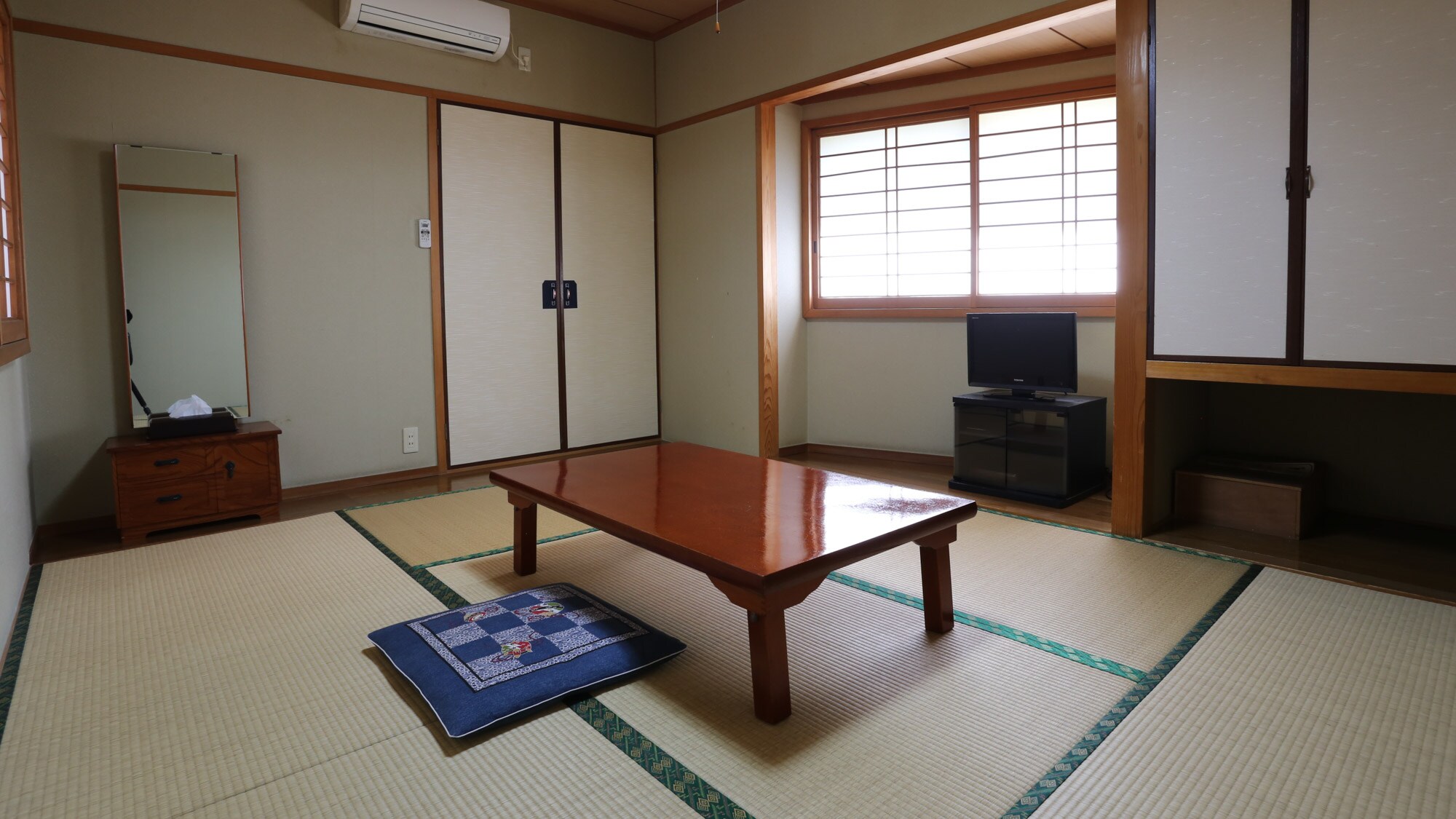 *≪Ví dụ về phòng kiểu Nhật rộng 6 chiếu tatami≫Một phòng kiểu Nhật nơi bạn có thể thư giãn và nghỉ ngơi.
