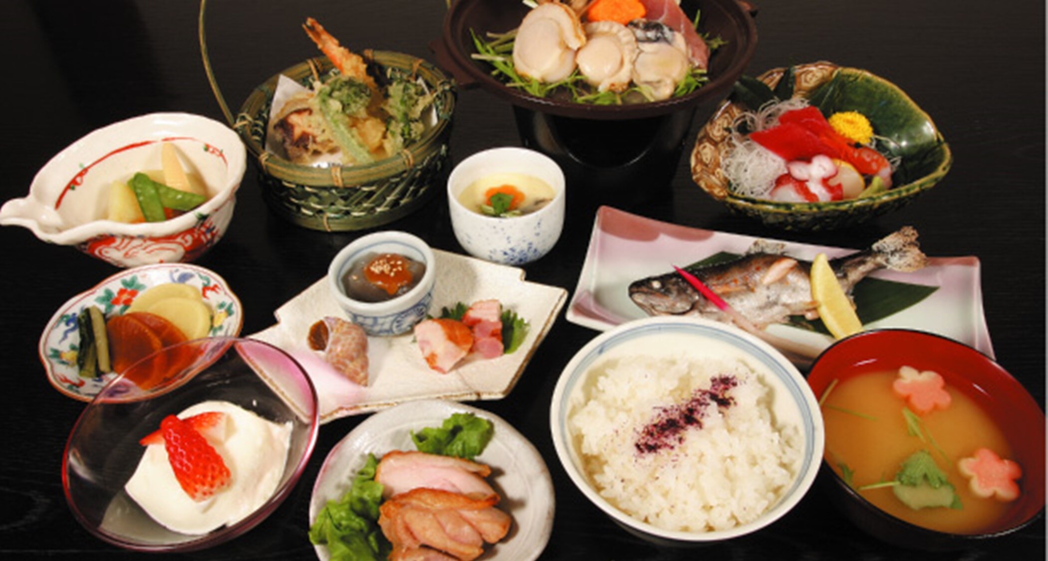 ※【餐食示例】在餐厅“小宫”准备的餐食。