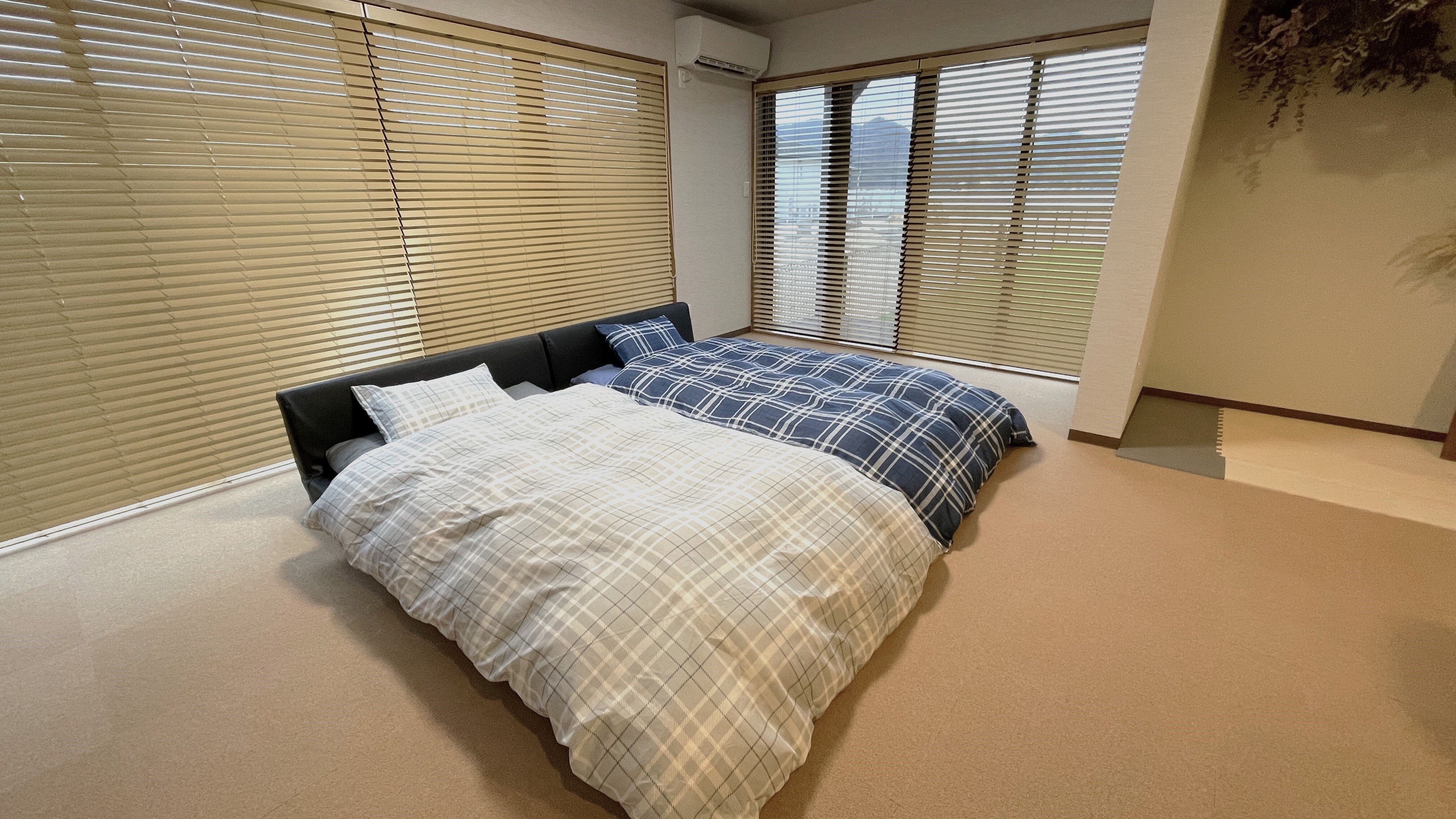 *<Akamatsu> A sofa bed where you can sleep with your pet dog