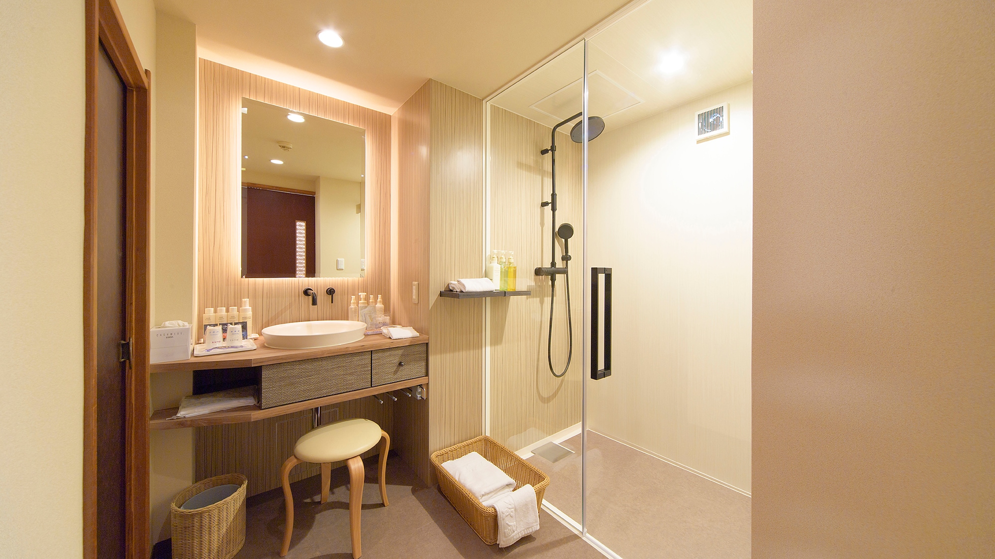Noto Honjin Shower Booth