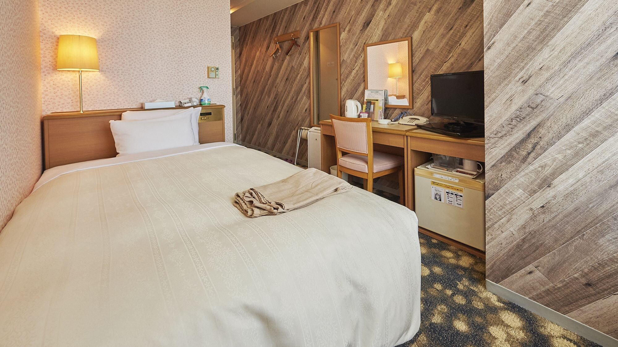 ■ Western-style deluxe single (13㎡ in size, 140cm in bed width)