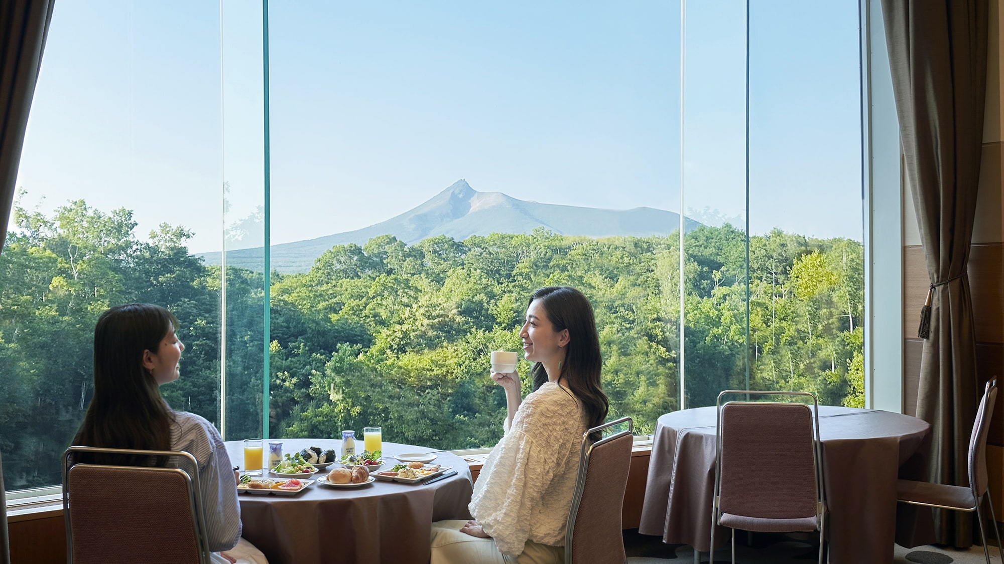 [Breakfast buffet image] Business hours and content may be subject to change. Thank you for your understanding.