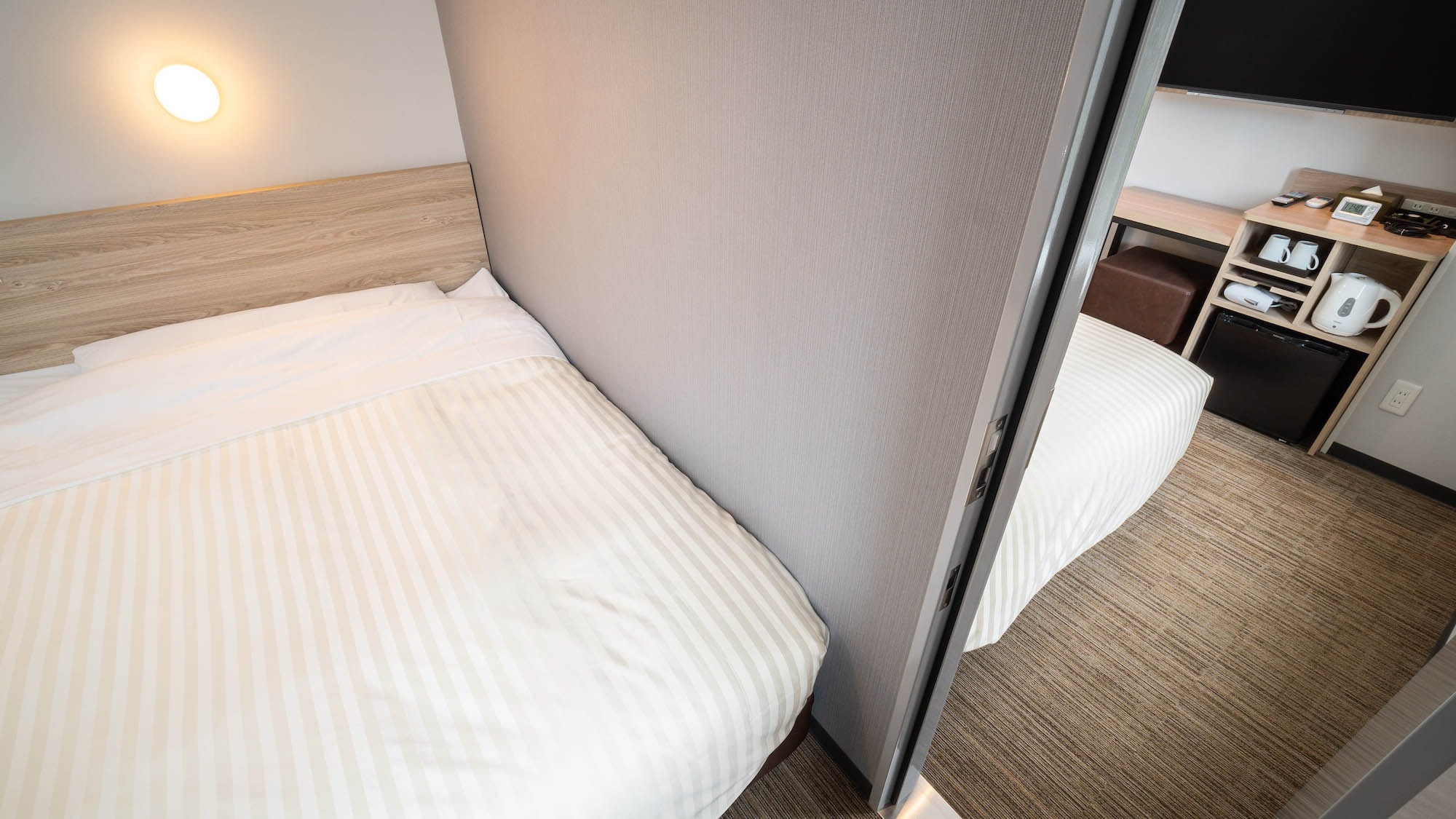 You can easily move between rooms.