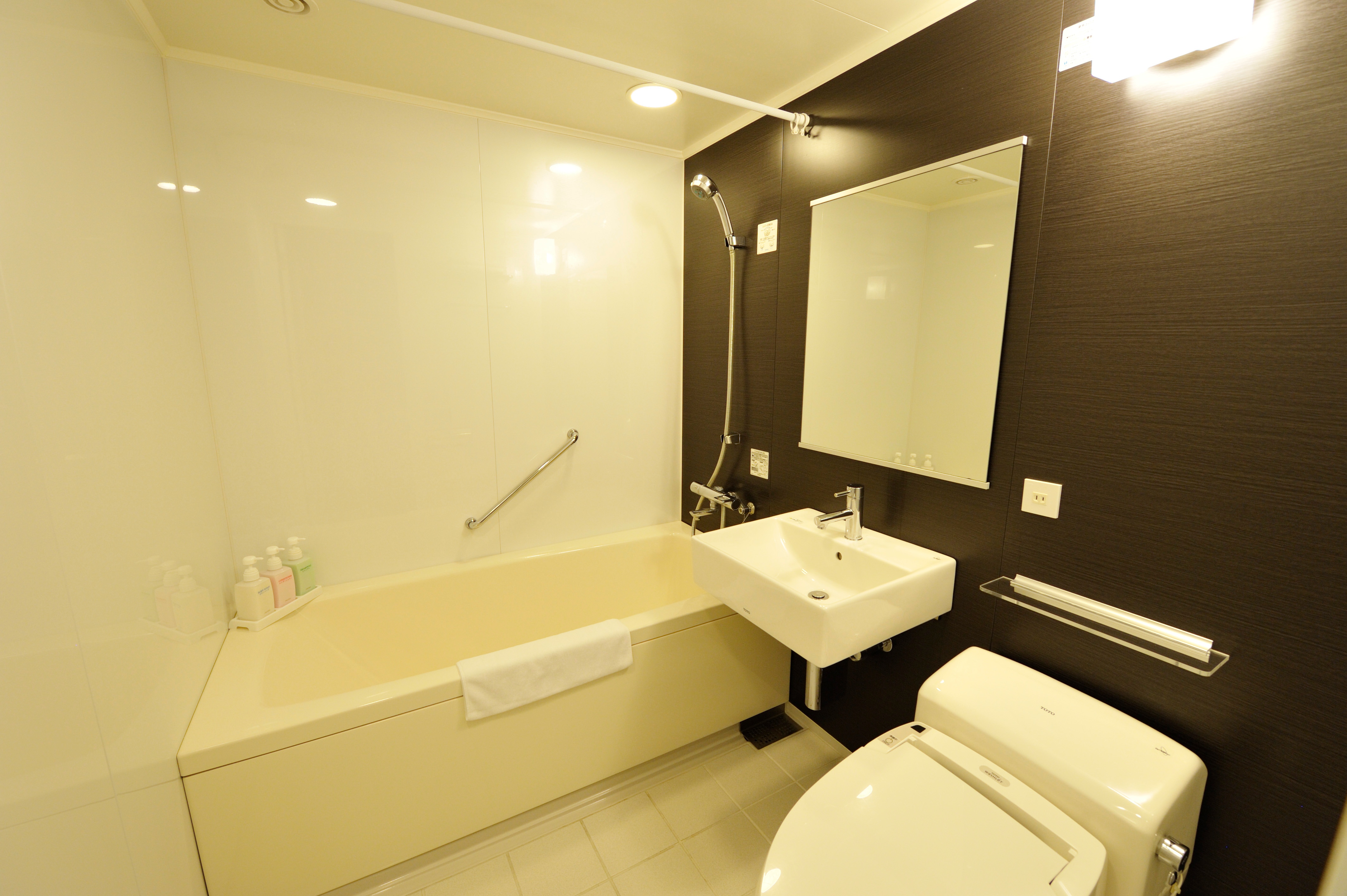 Eef Beach Suite Bathroom