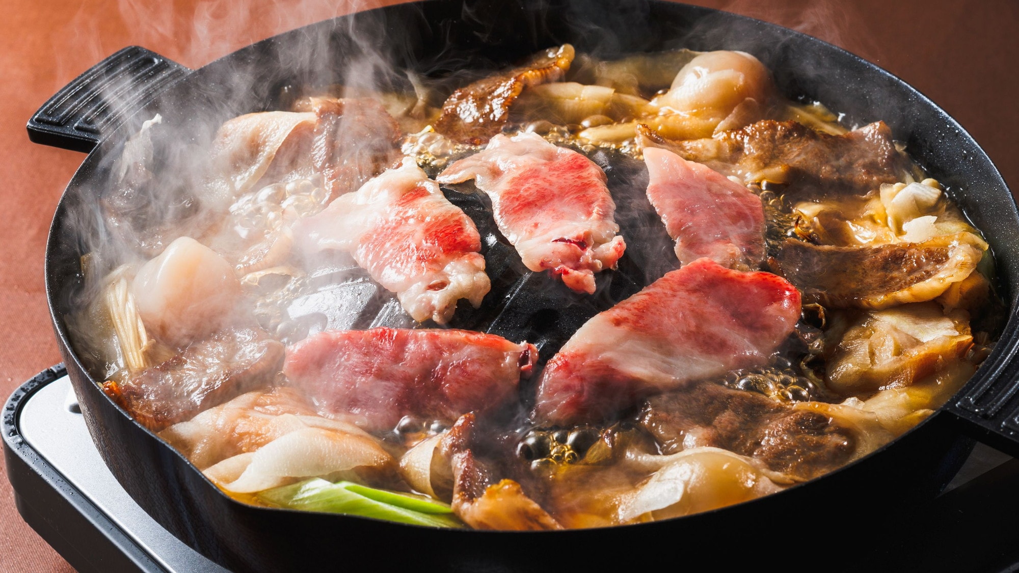 [Yamagata beef hotpot] Luxury hotpot where you can enjoy high-quality Yamagata beef in both Yakiniku or Sukiyaki style