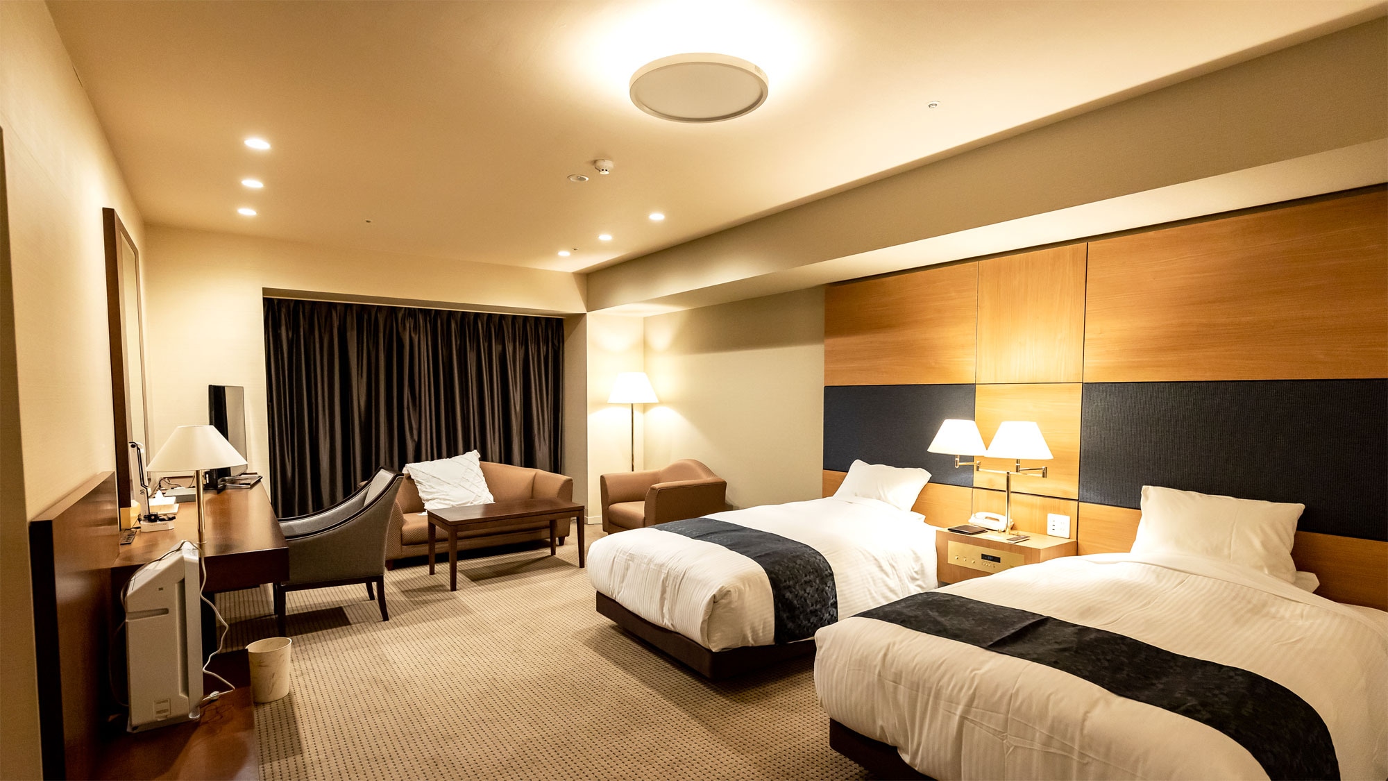 [Deluxe Twin Room] Relax in a spacious room.