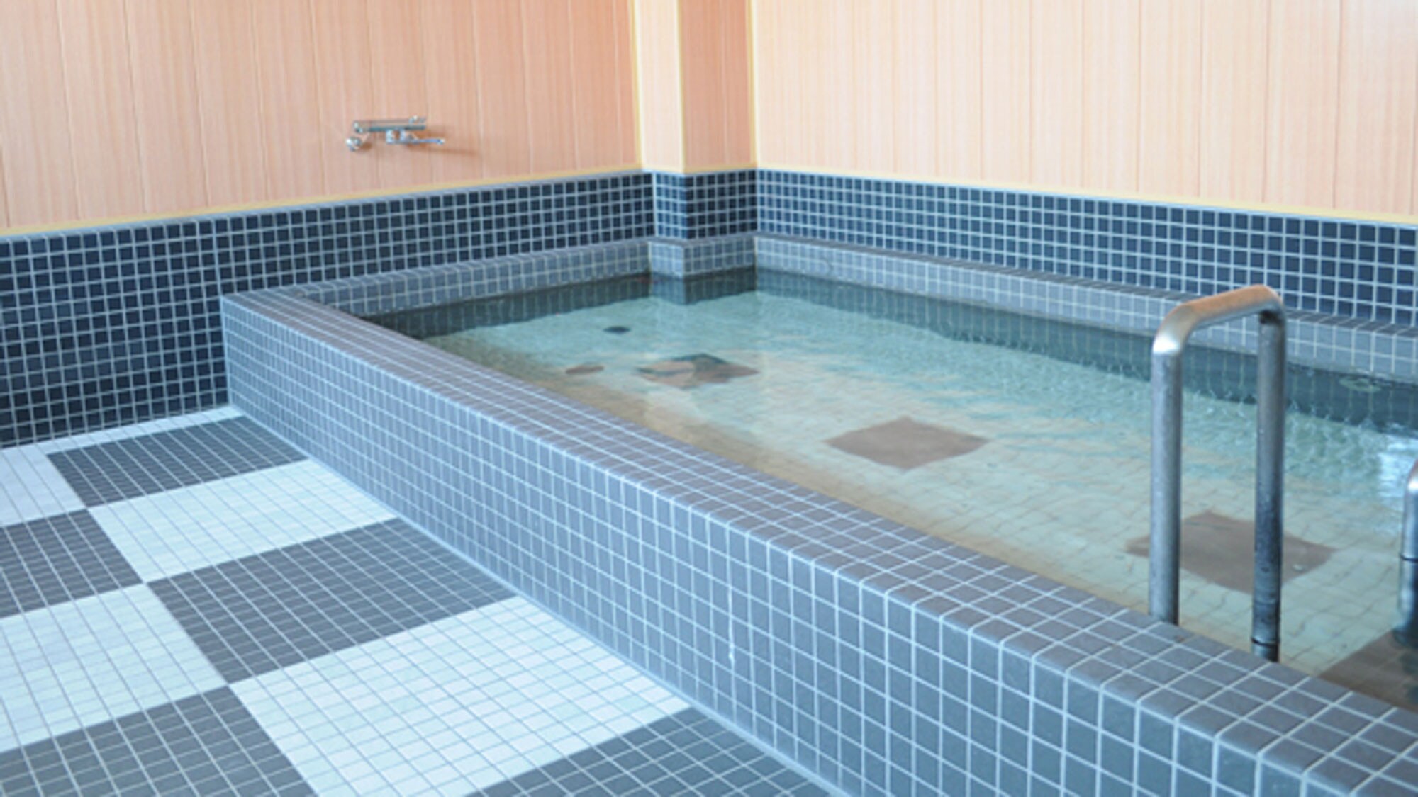 [Large public bath] The bath where you can stretch your legs is popular (photo shows the large public bath for men)
