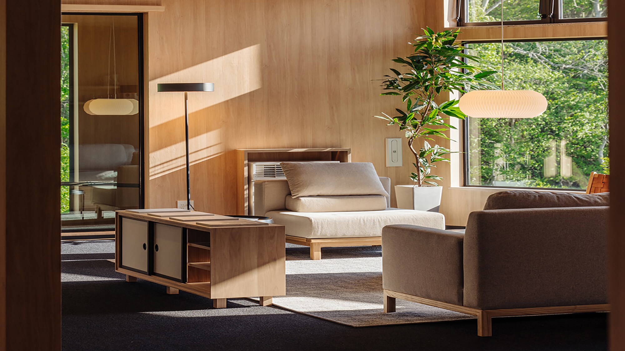 An entrance where tranquility and comfort harmonize.