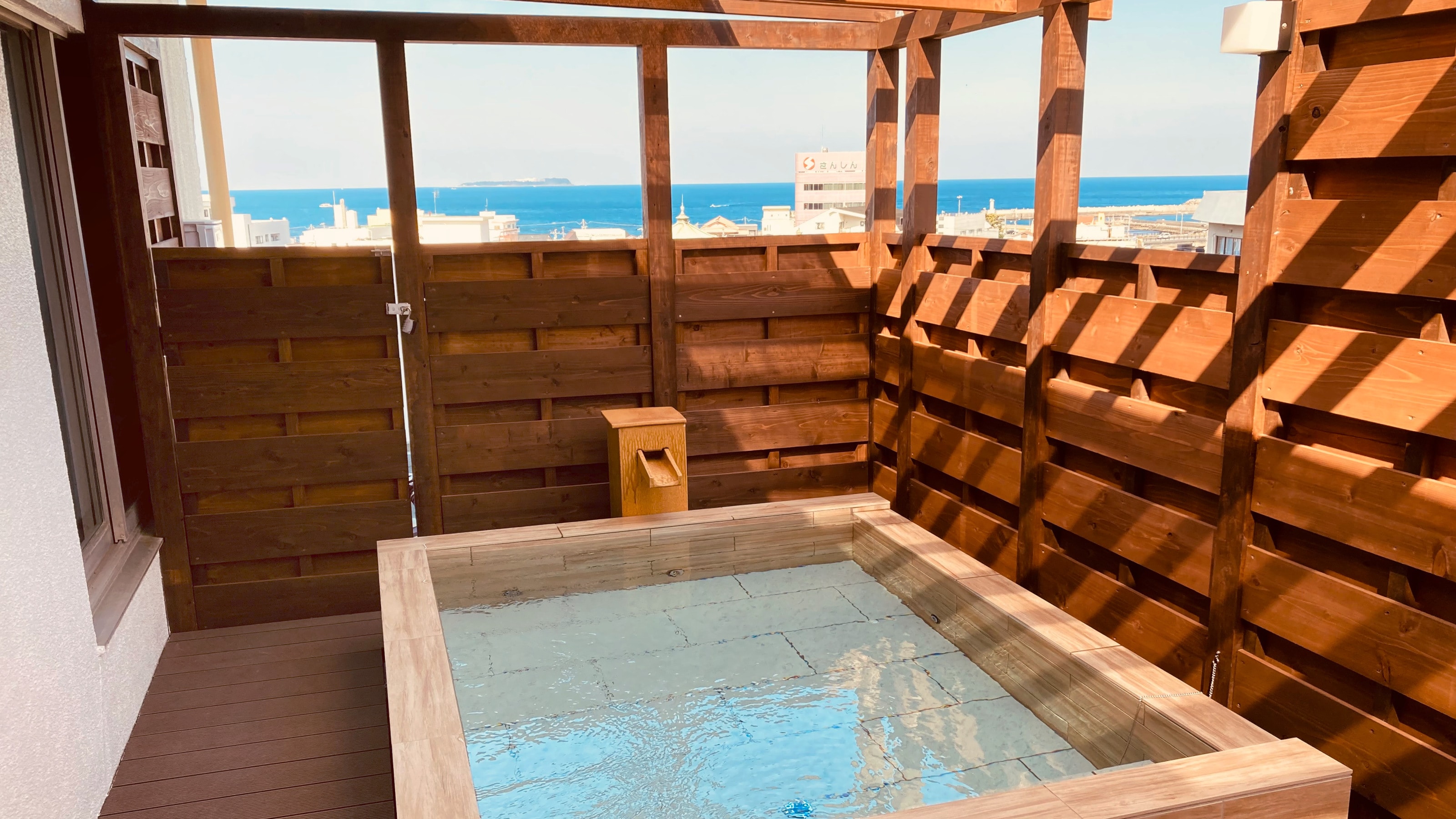 附設露天浴池的日西式客房範例