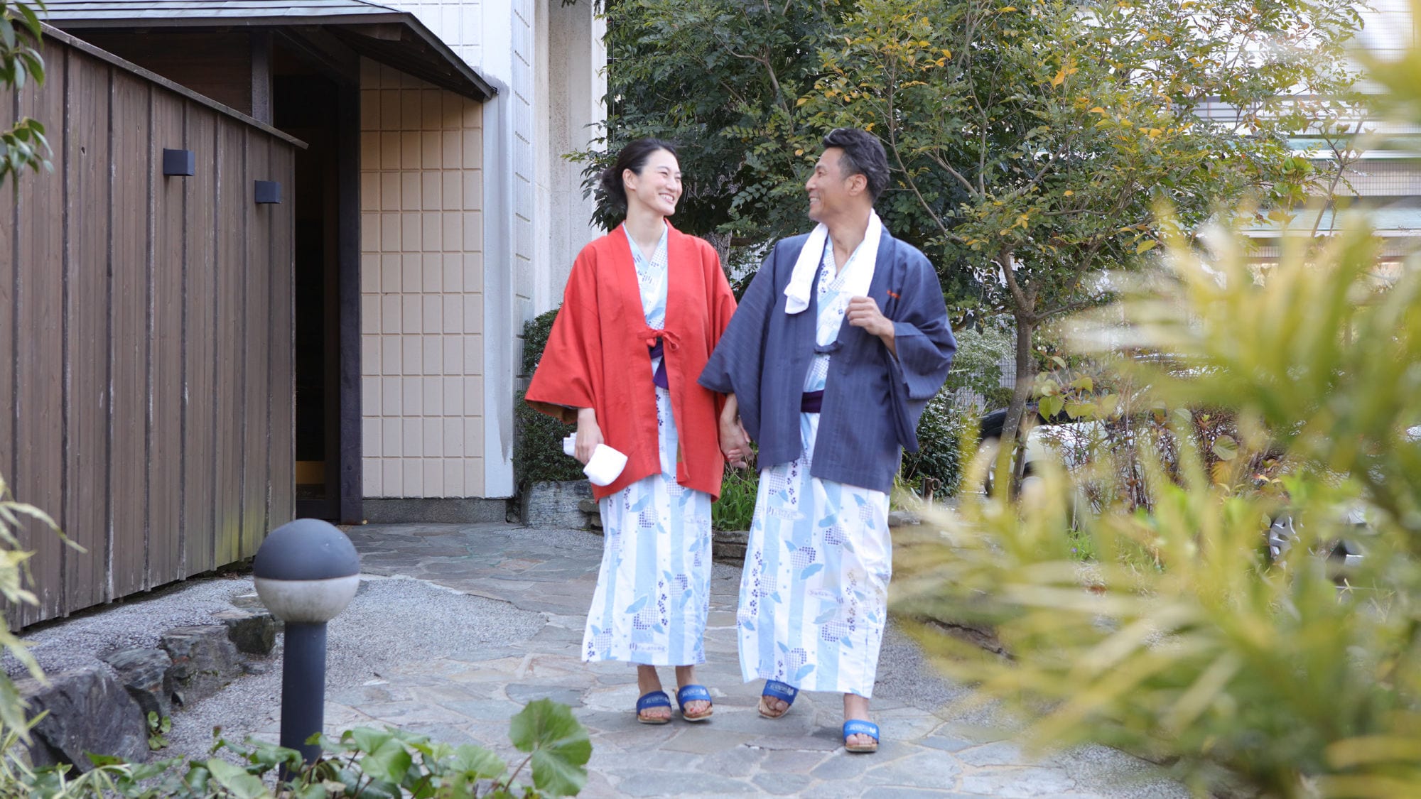 Path leading to open-air bath