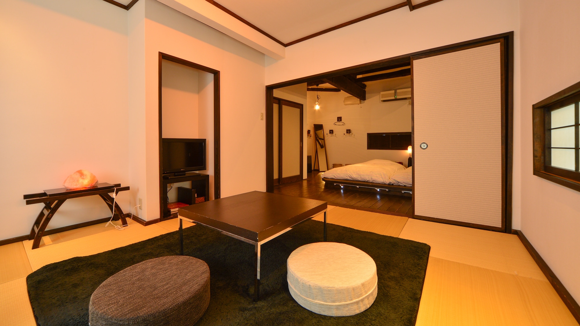 Kagirohi 日式和西式房间 设计师风格的日式房间 8 张榻榻米 + 卧室 8 张榻榻米