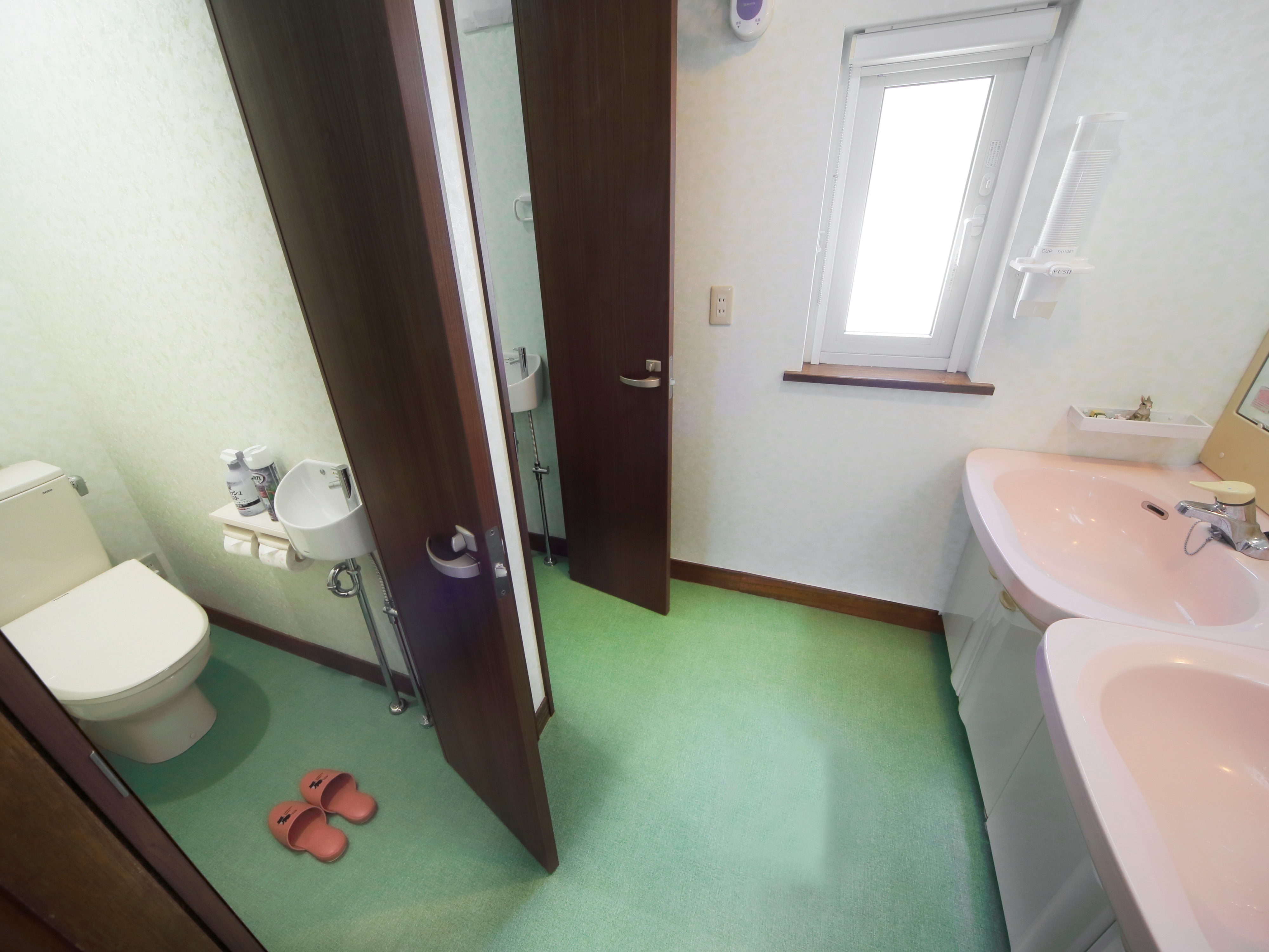 Shared toilet & washroom (dryer)
