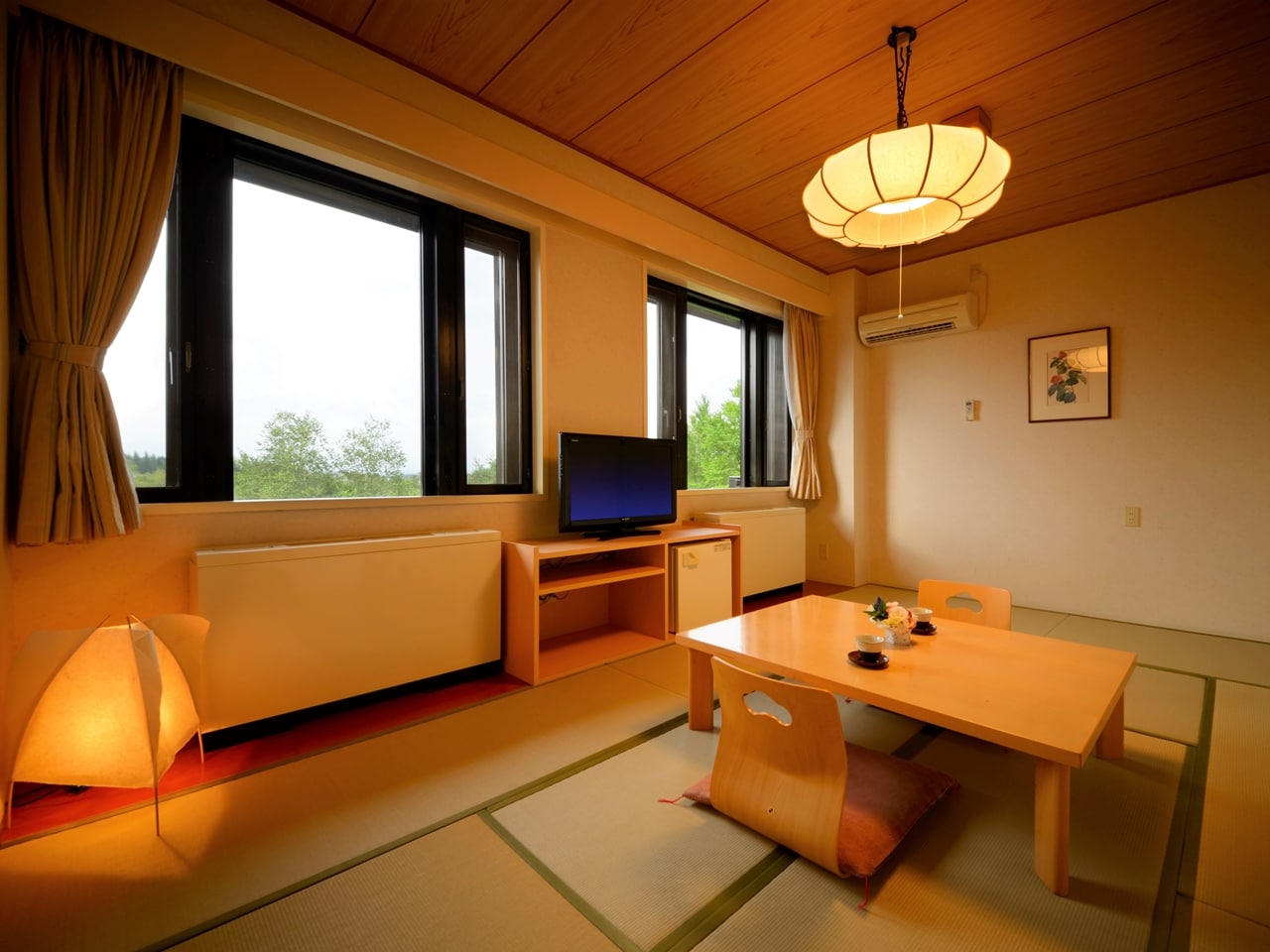 [Standard Japanese-style room] This is the standard Japanese-style room of the hotel, which has a simple structure and you can spend your time calmly.