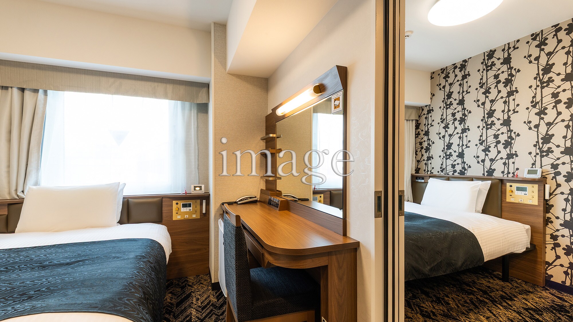 Connecting Room (11 sq m / 140 cm wide beds x 2 rooms / under-bed storage / 2 rooms connected by an inner door)