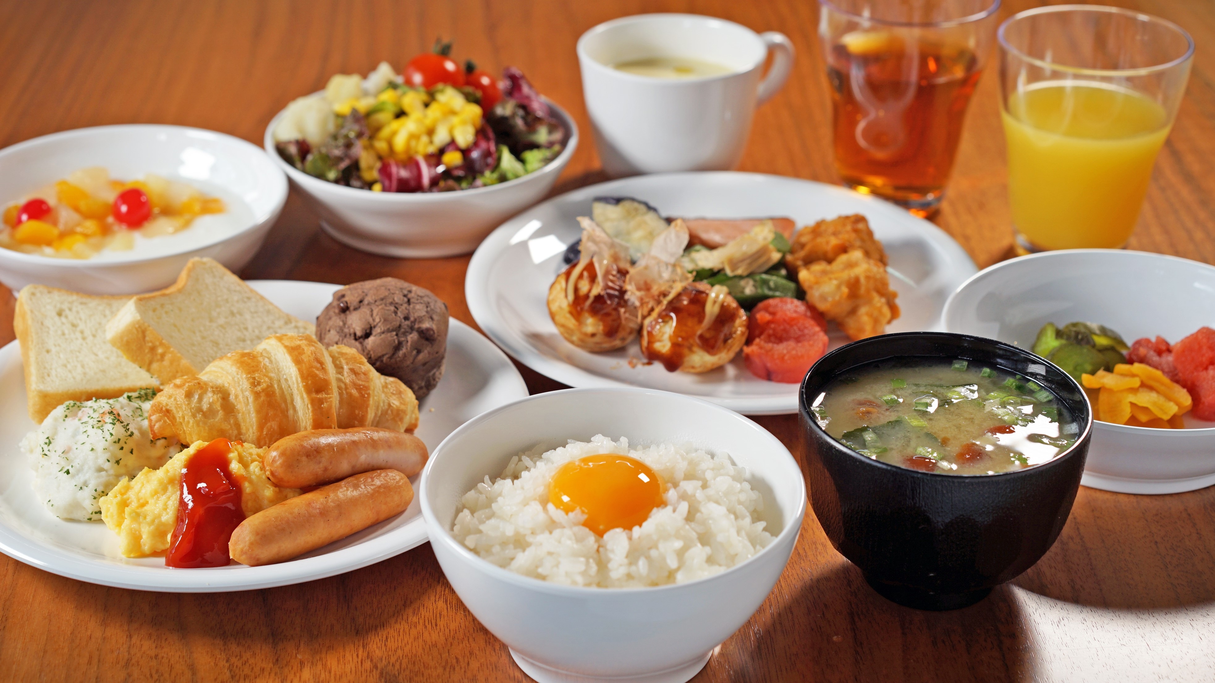 Breakfast (for guests only)/Enjoy a hearty breakfast with a Japanese and Western buffet