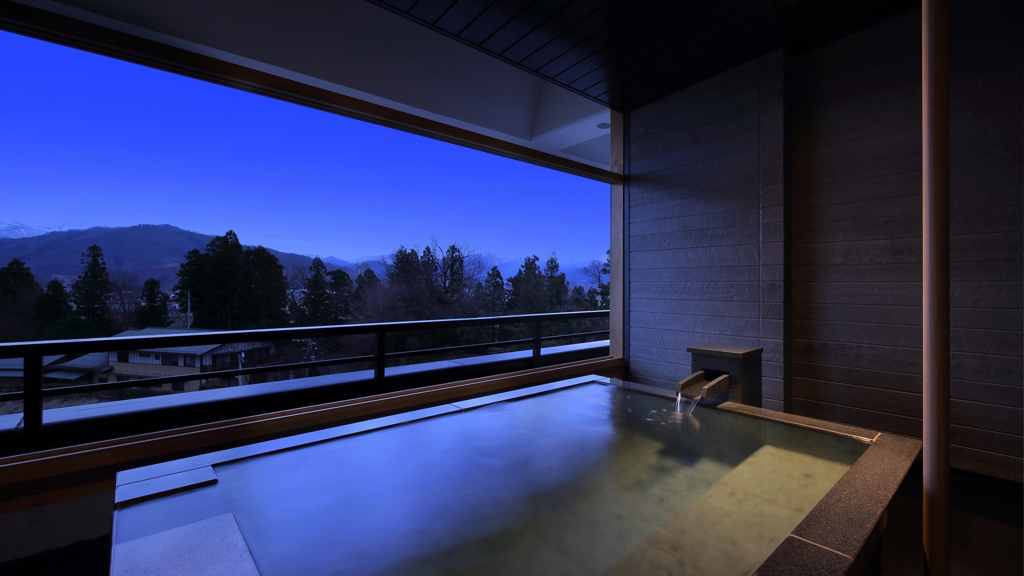 [Japanese-Western style room with open-air bath on the 6th floor (Yuki no Yakata)] All rooms have hot springs, and there are only 4 rooms on the upper floors (6th floor).