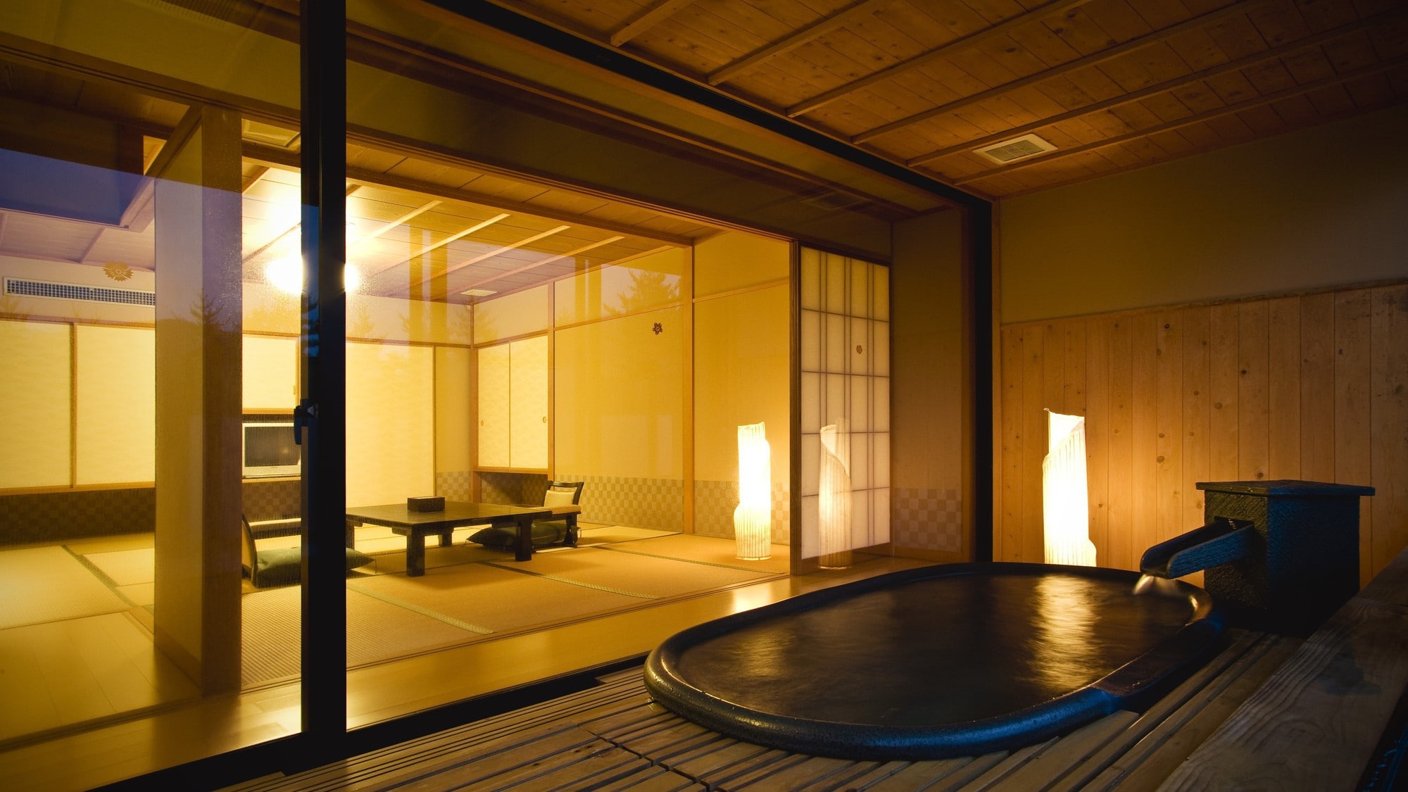 [Yuraku no Yakata Midori] Kamar bergaya Jepang dengan bak mandi terbuka 13 tikar tatami