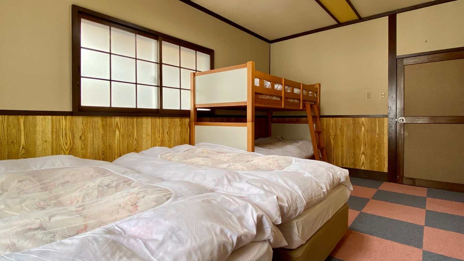 [Bed + bunk bed] Twin and bunk bed rooms. Ideal for groups and families.