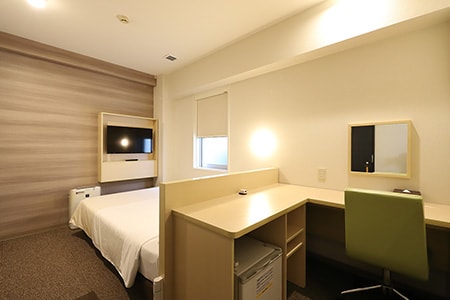 Room 04