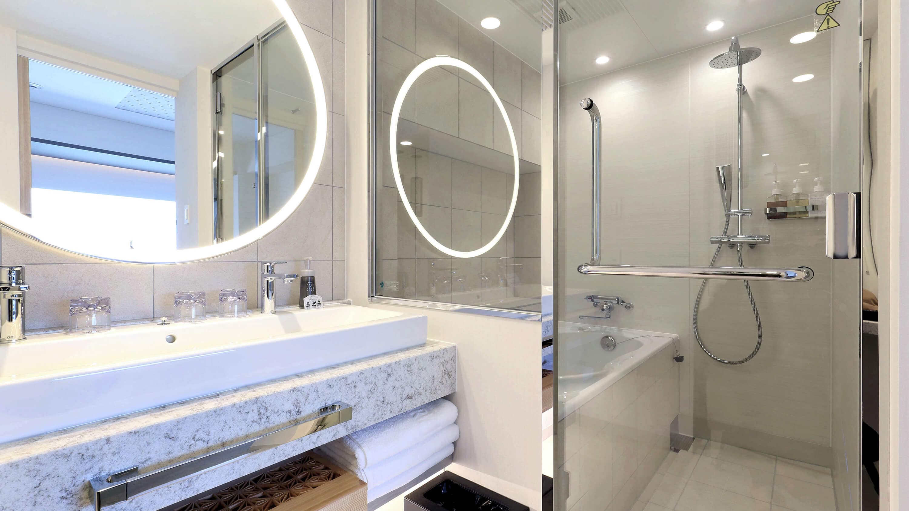 Separate Bathroom / Luxury Triple Quad Room