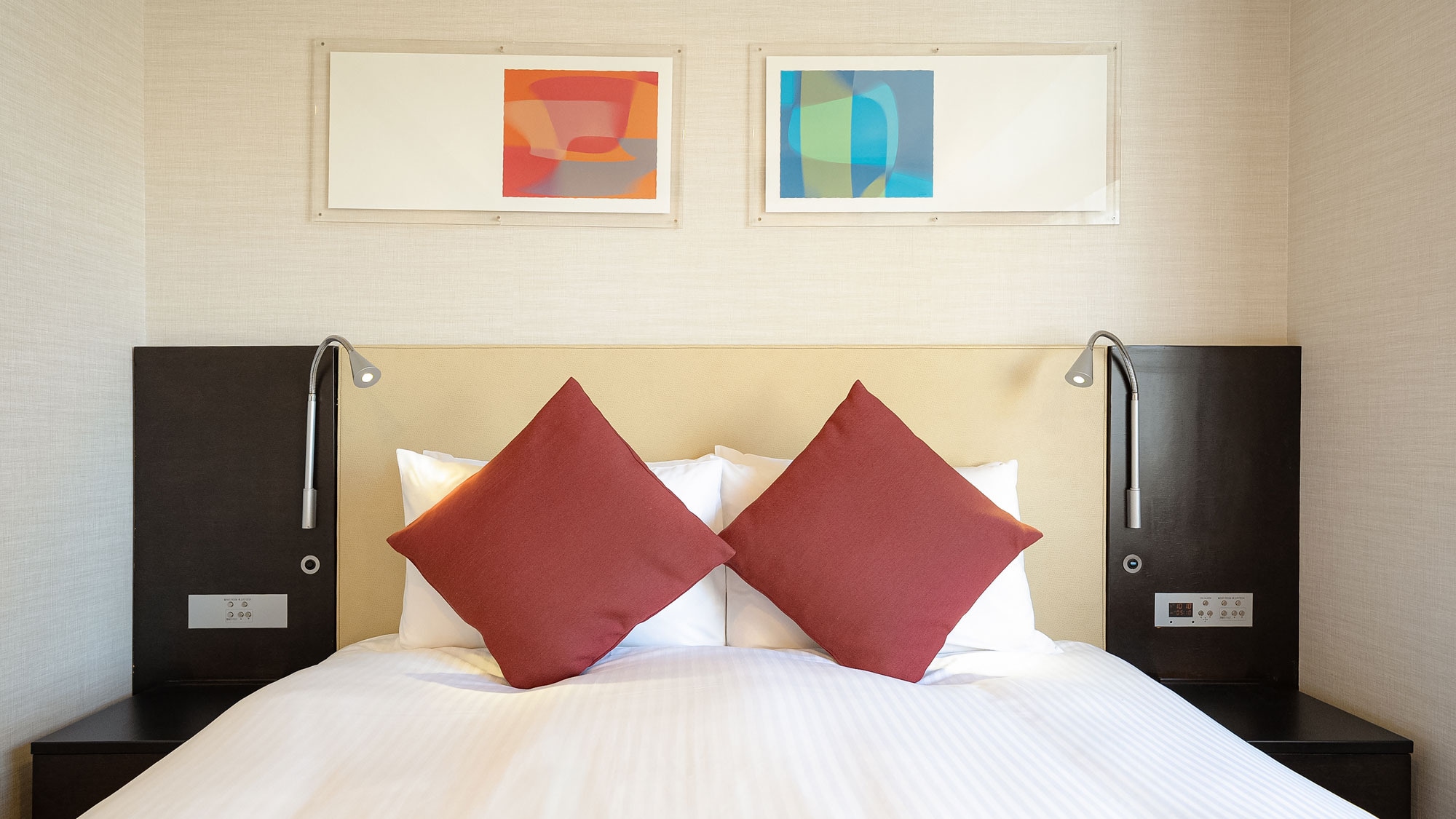 Double room (bed image)