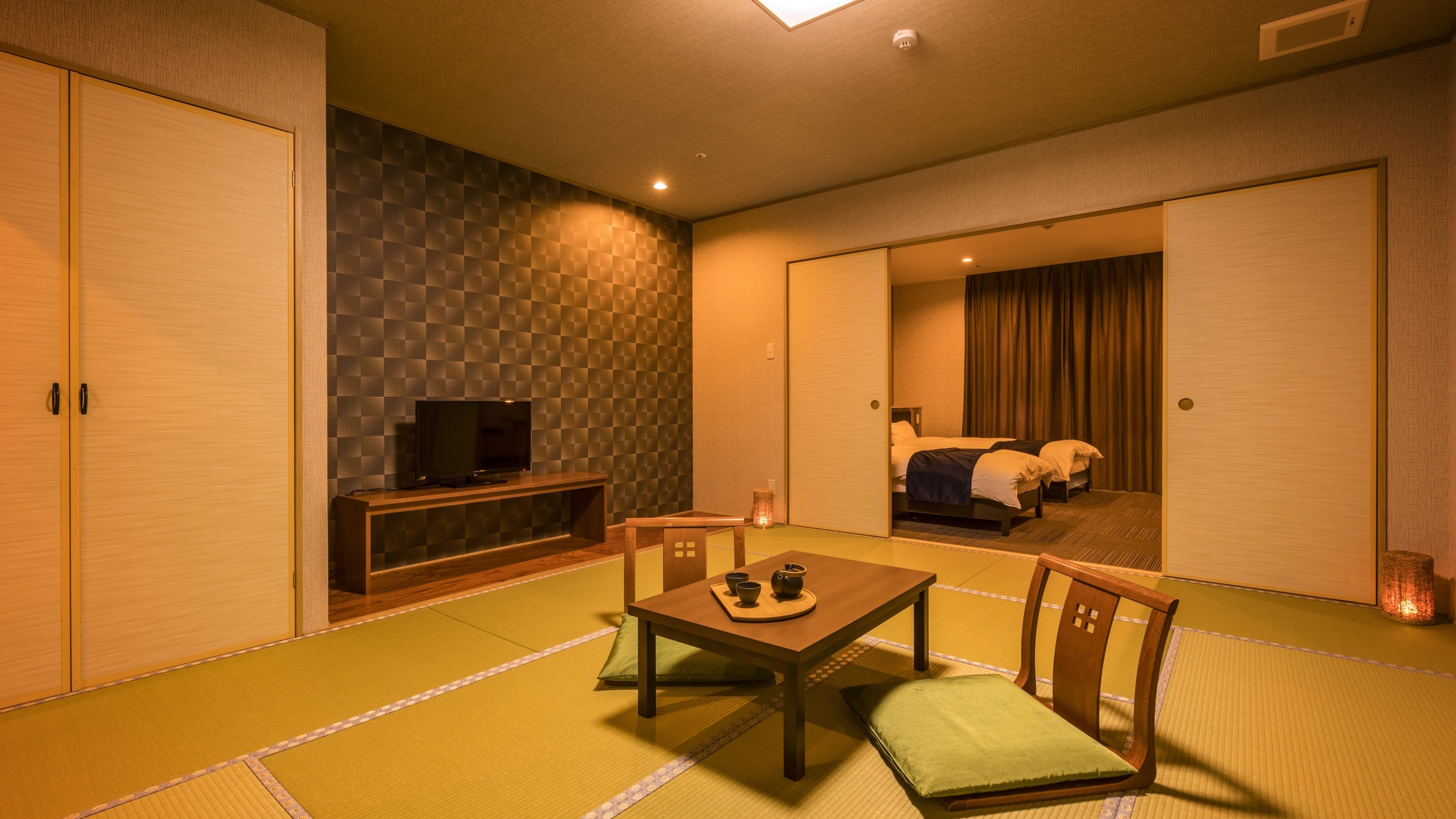 Standard Japanese-Western style twin room (2 rooms) *Example of guest room