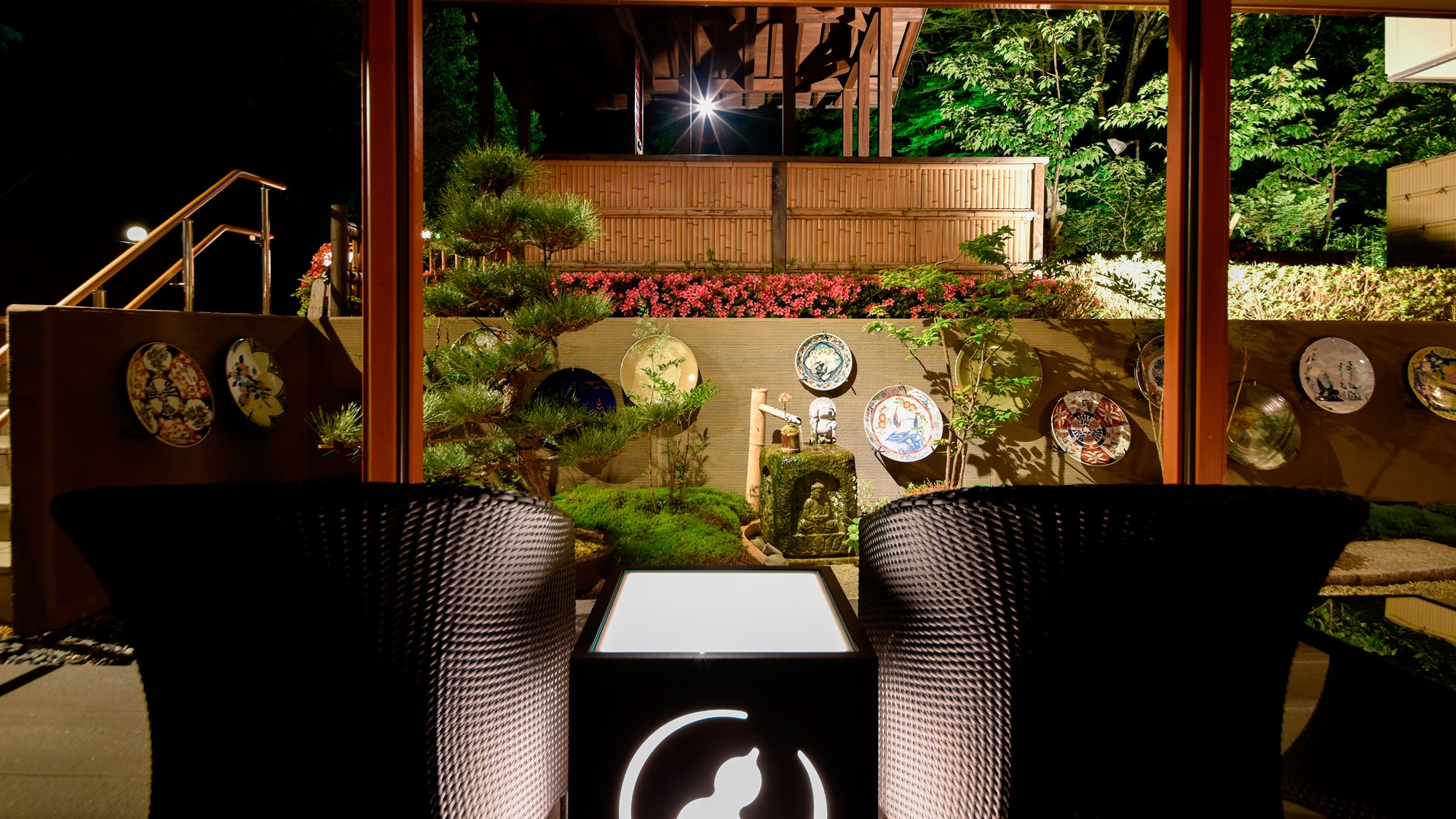 [Lobby Terrace / Night] The lobby terrace at night where you can enjoy the soft light and the sound of insects. You can relax with a drink in one hand