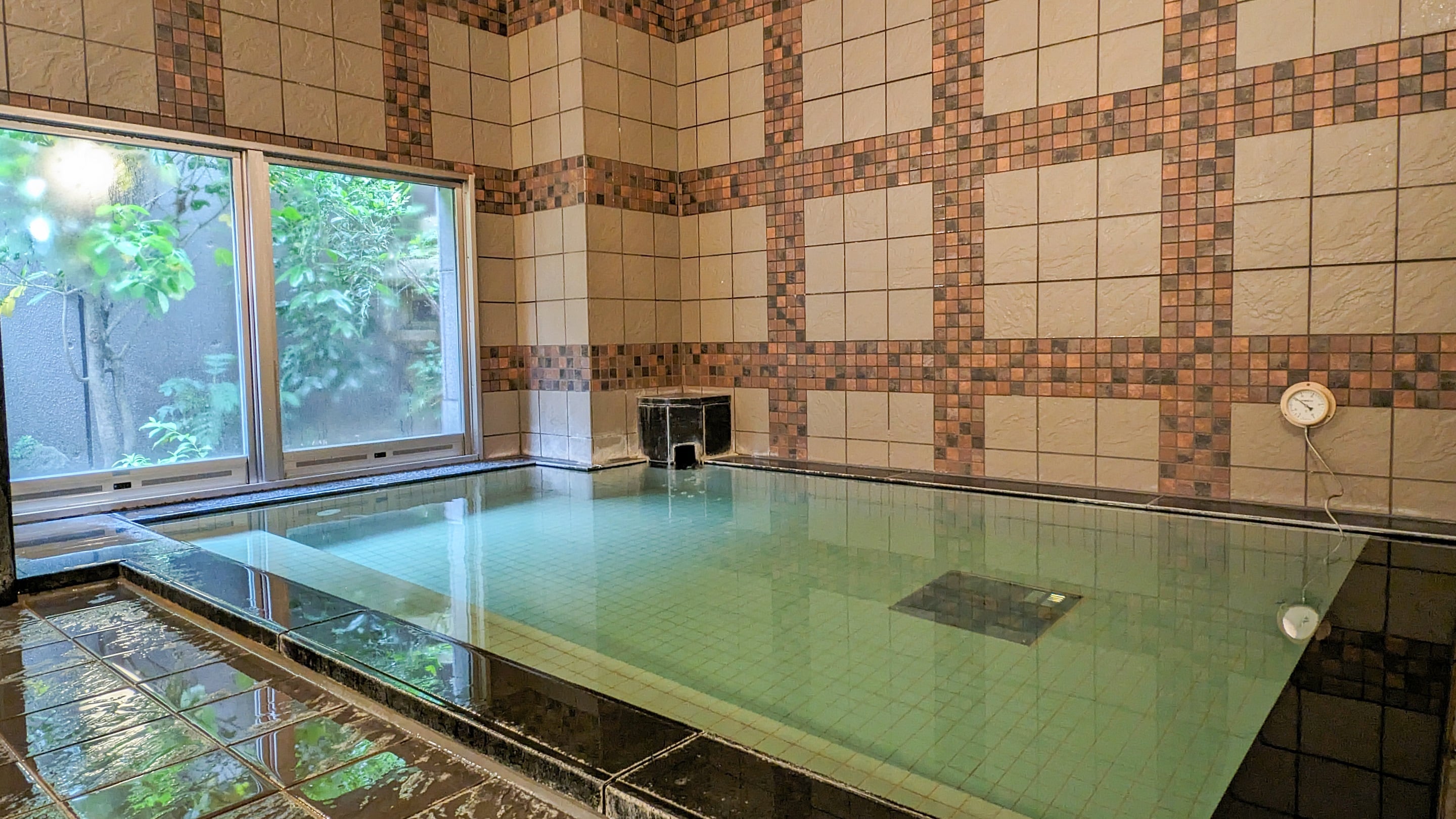 Kamar mandi umum yang besar