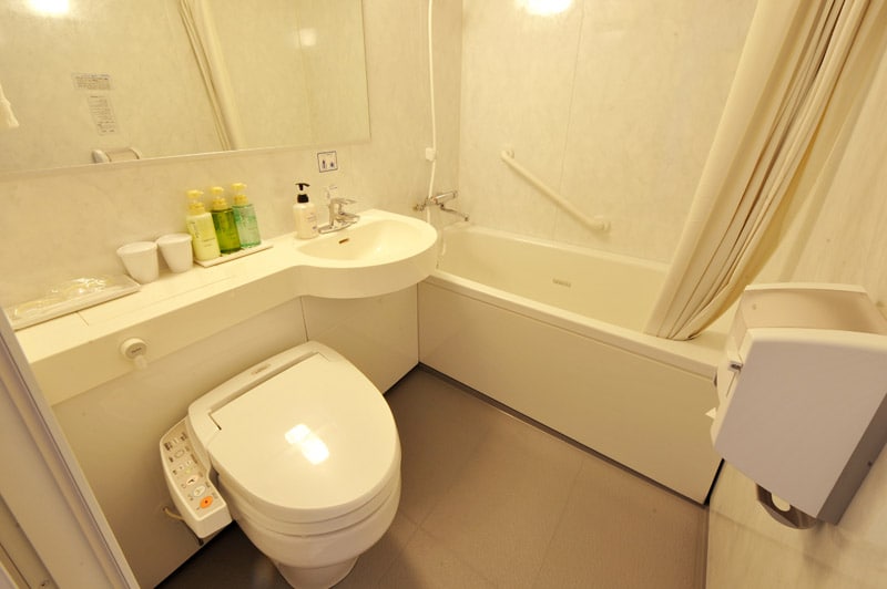 Twin room unit bath