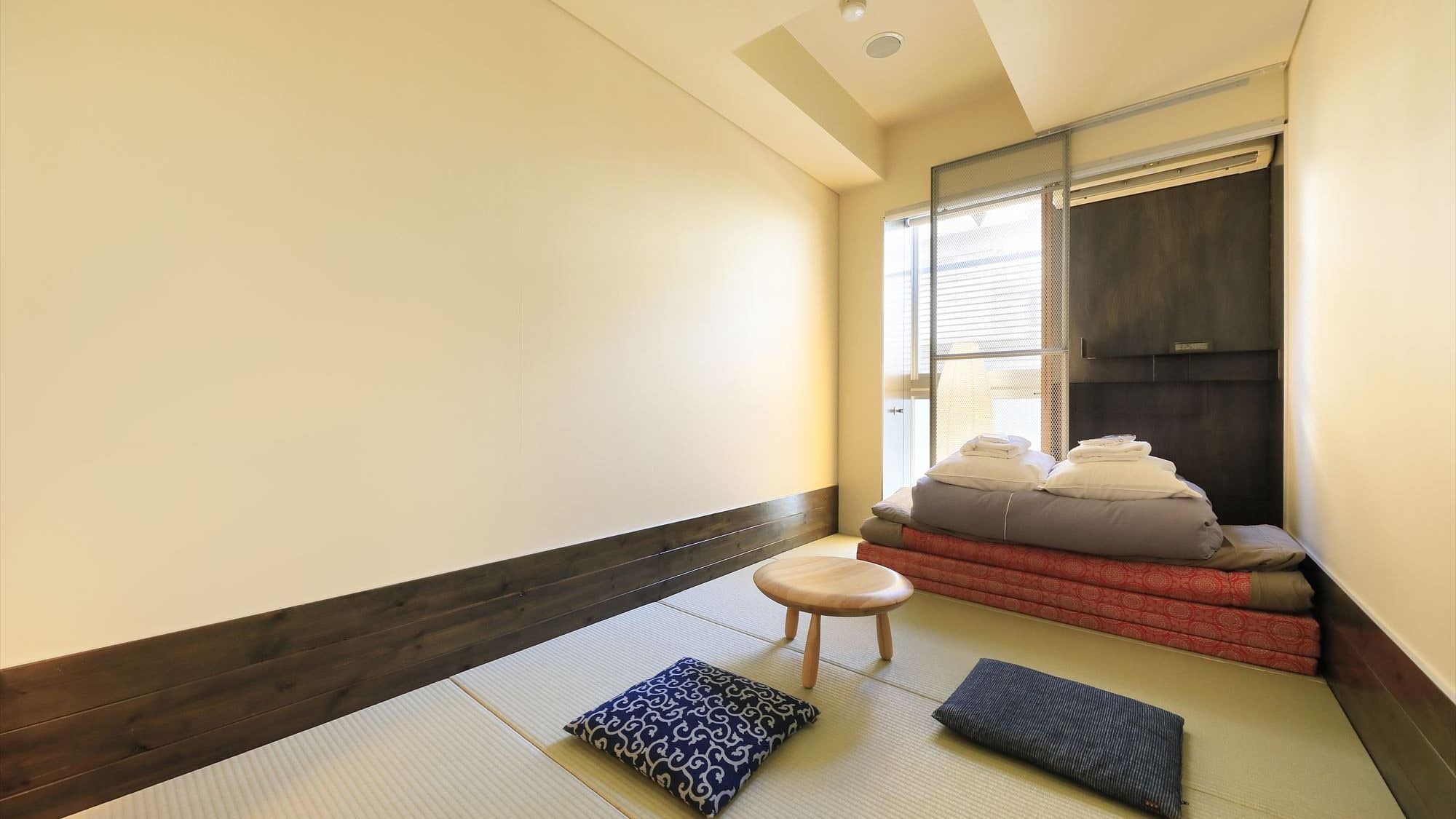 [Double Room] Spacious and perfect for friends or couples.