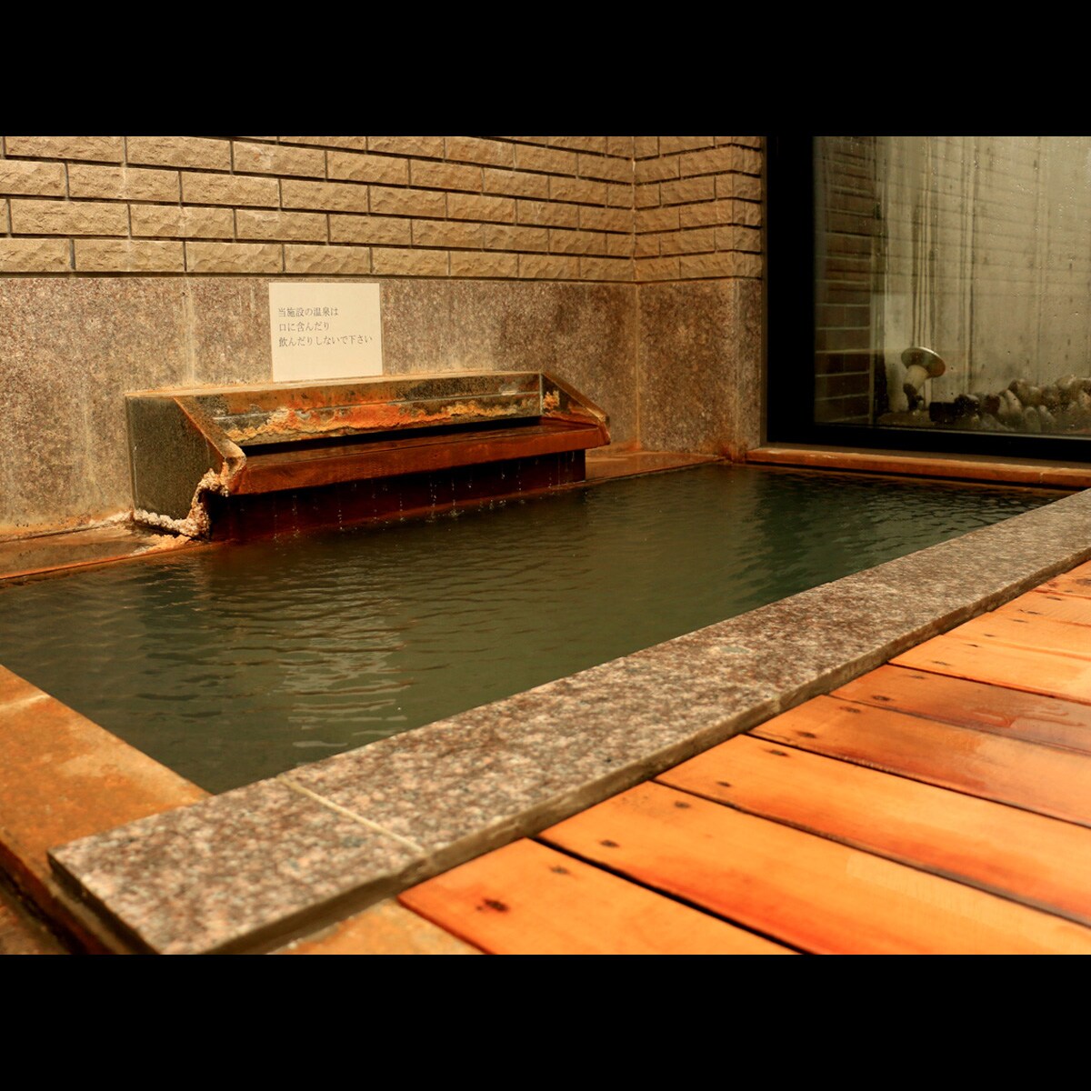 [Pemandian air panas pribadi] Keempat pemandian air panas dalam ruangan dapat dipesan untuk penggunaan pribadi.