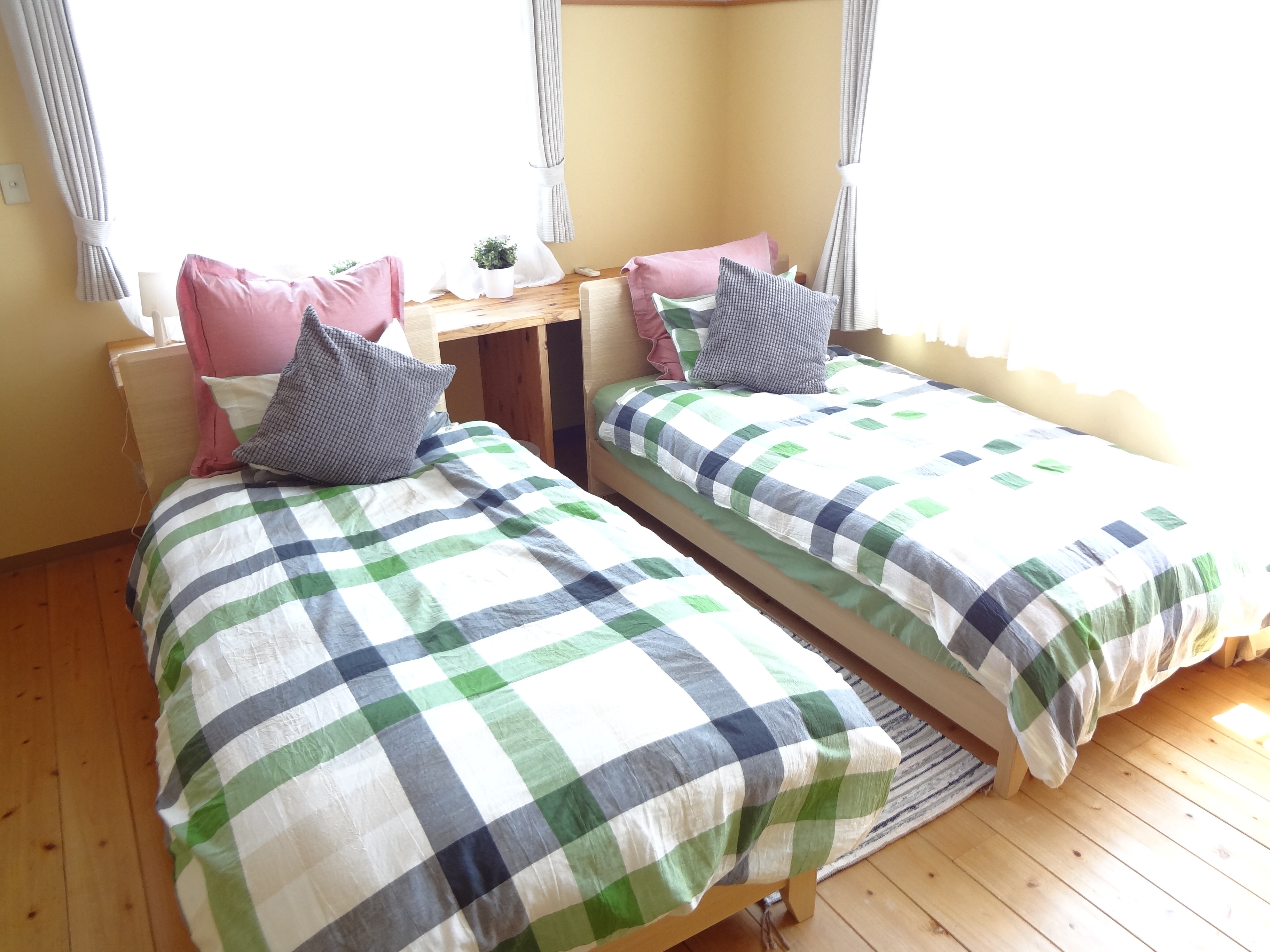 Twin Bed Room