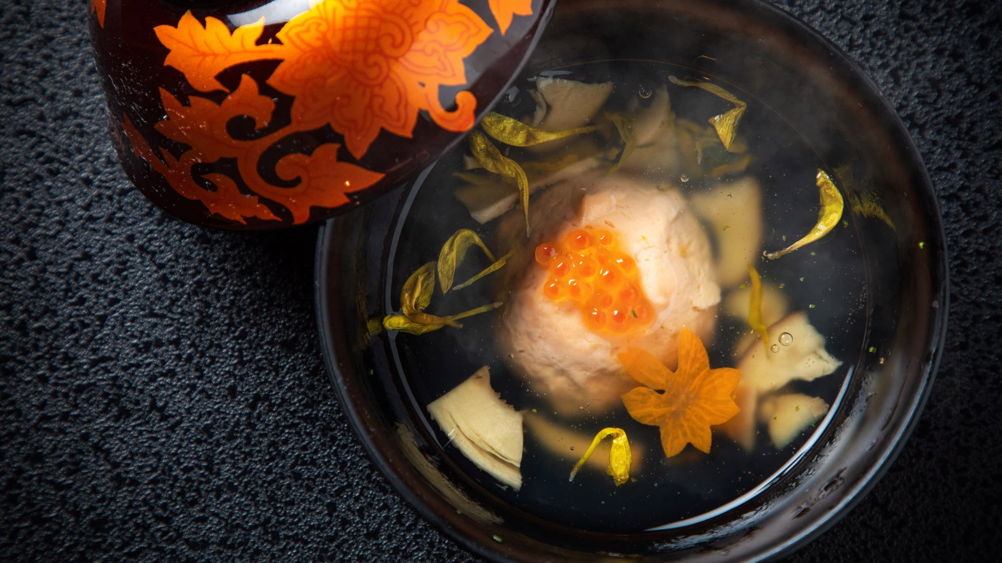 [2025年秋] 崎碗 / 加了鲑鱼籽的鲑鱼新条碗。汤头使用了函馆海带。